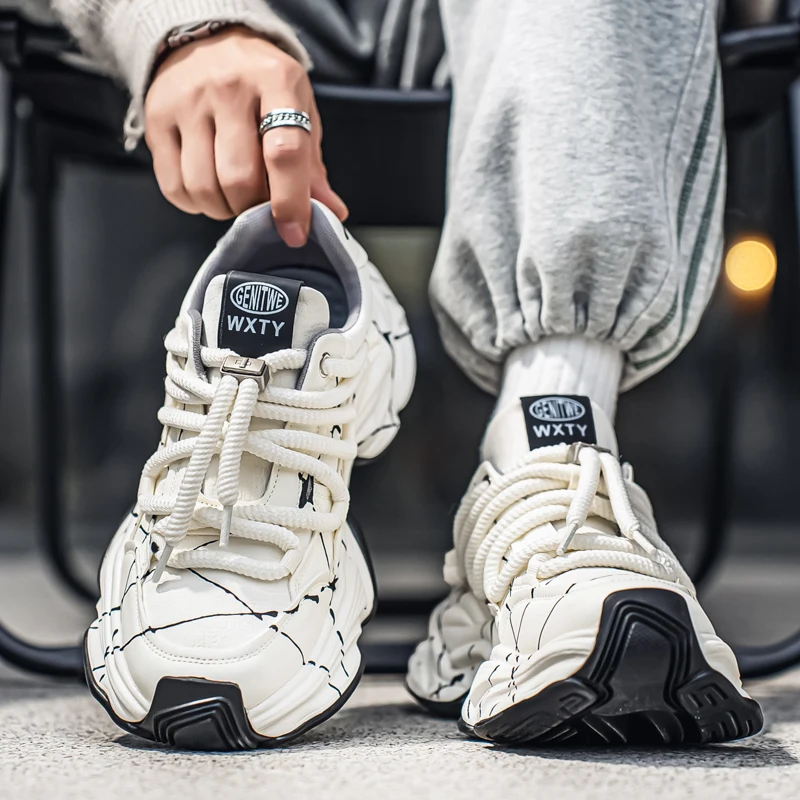 

2025 Autumn New Men's Board Shoes Thick Sole Elevated Shoes Trendy Fashion Casual Shoes Student Four Seasons Little White Shoes