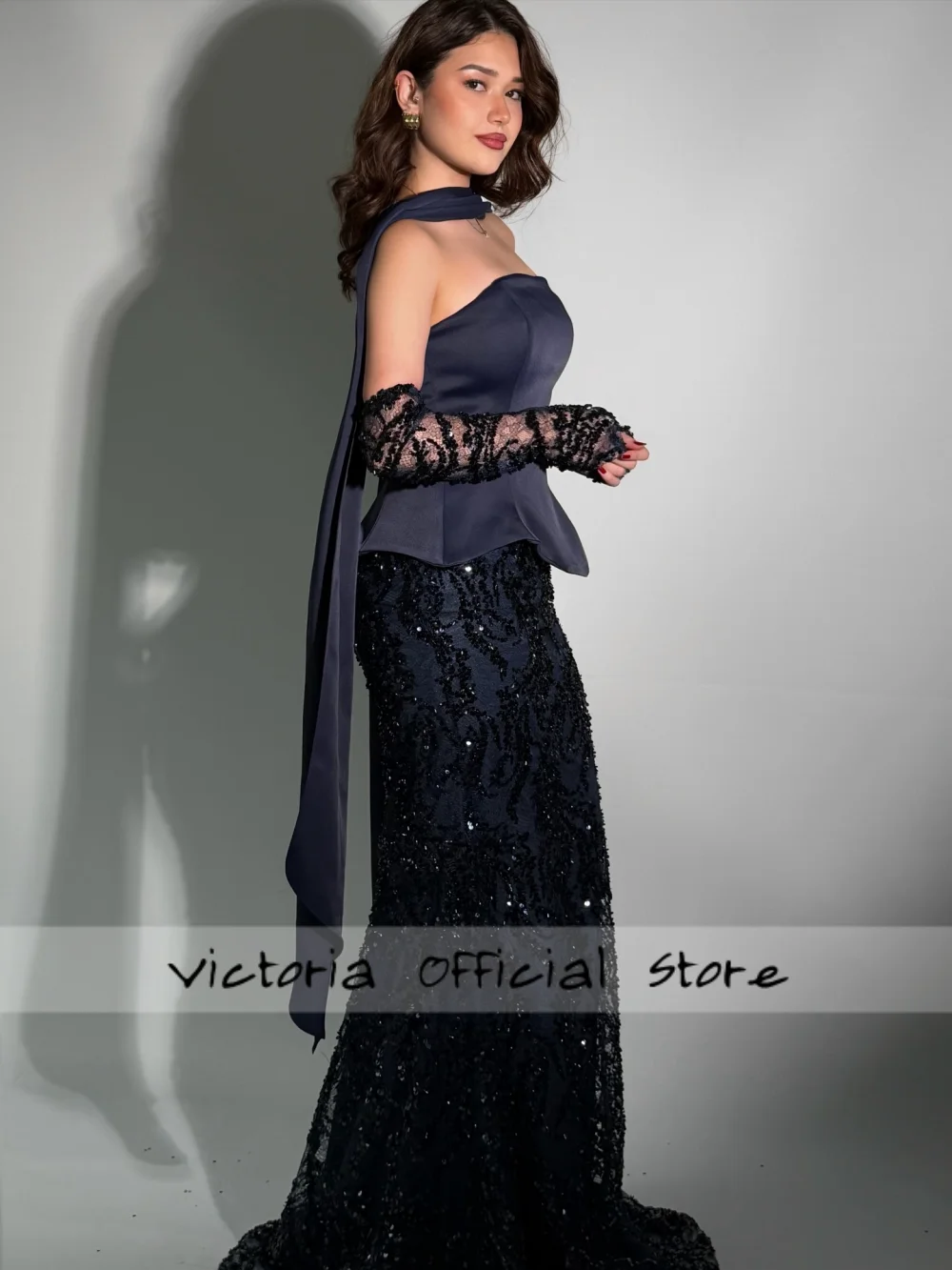 Maßgeschneidertes marineblaues Satin-Abschlussballkleid mit Herzausschnitt, ärmellos, bodenlang, Abendkleider, Partykleid, Saudi-Arabien