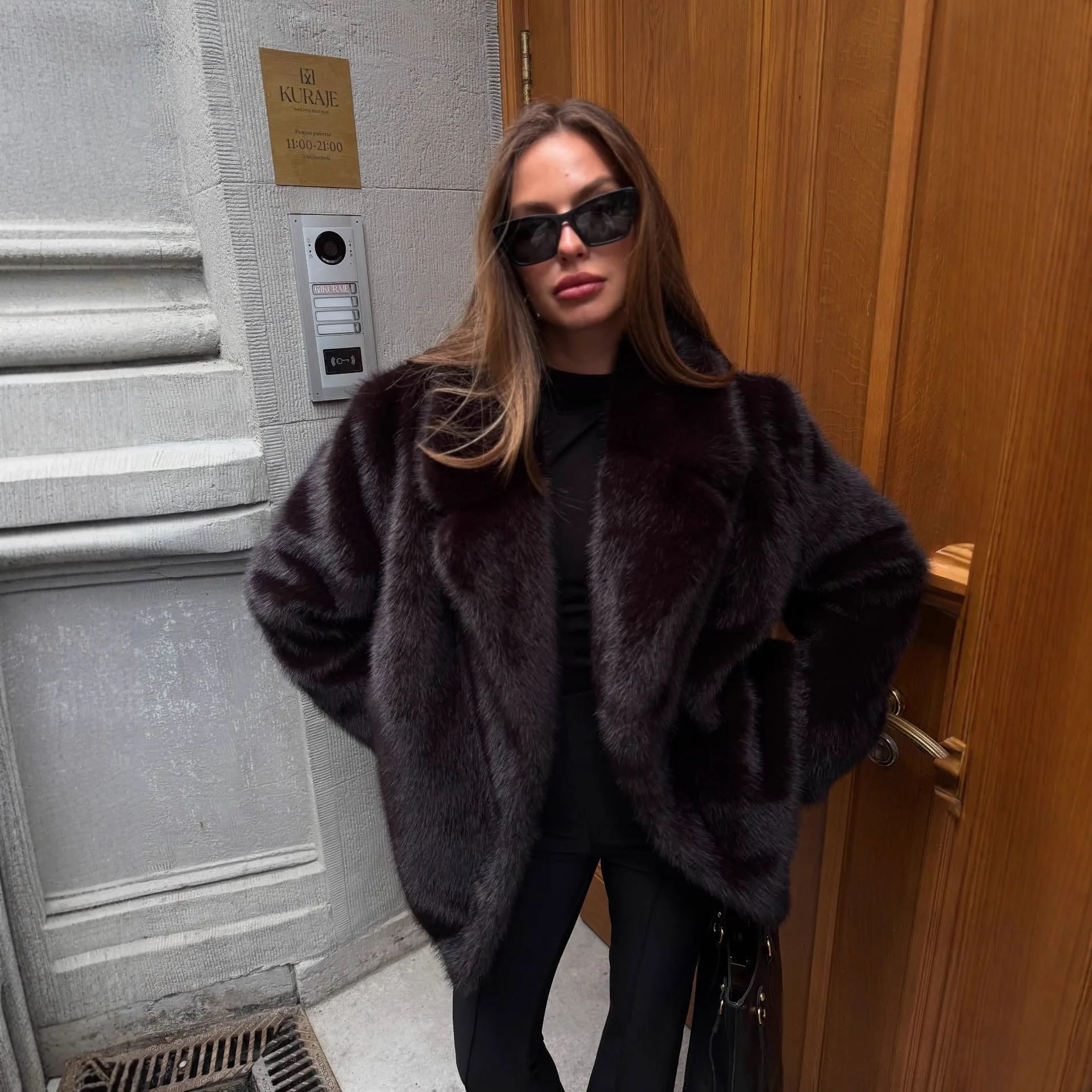 

Faux Fox Fur Women Coats Solid Jackets Fluffy Notched Collar Long Sleeves Covered Button Straight Fit Casual 2025 Autumn Winter