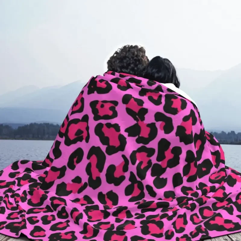 Coperte con stampa leopardata rosa caldo cheetah animal spot flanella divertente coperta morbida per la decorazione domestica