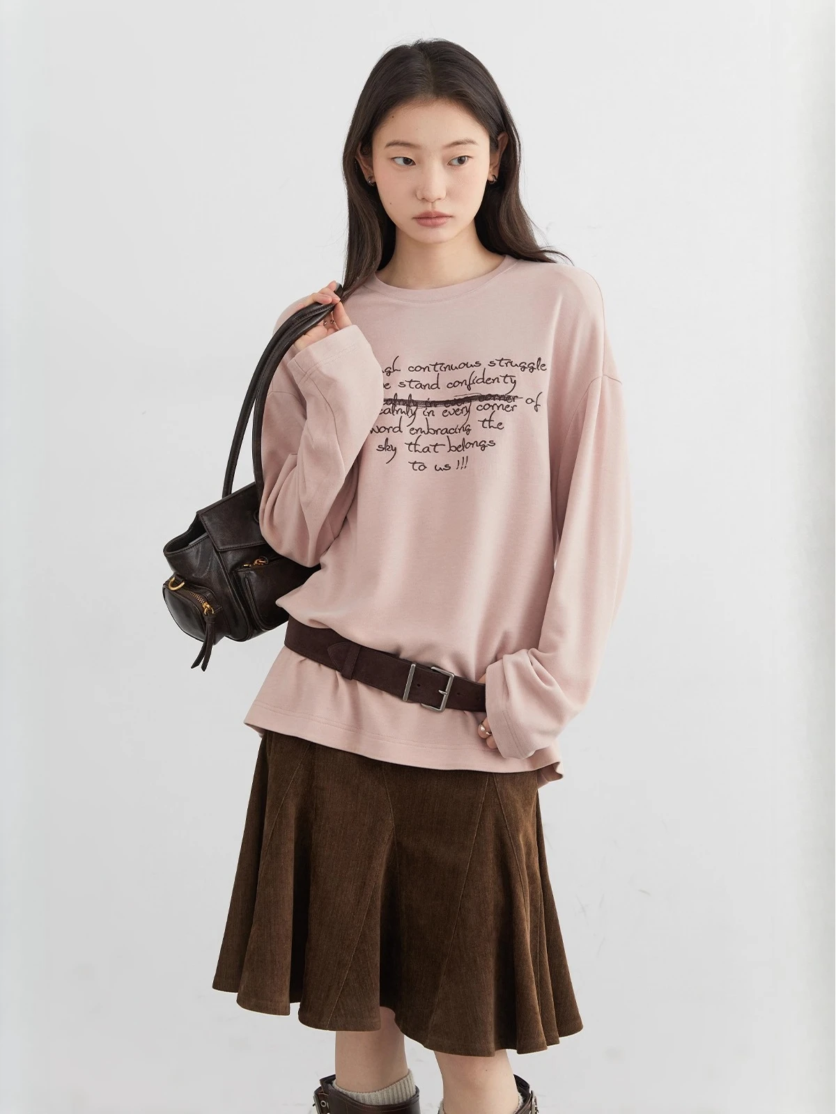 シックヴェン新作 レディース 長袖Tシャツ ゆったり カジュアル ラウンドネック 文字刺繍入り 女性用トップス インナー 秋冬 2025