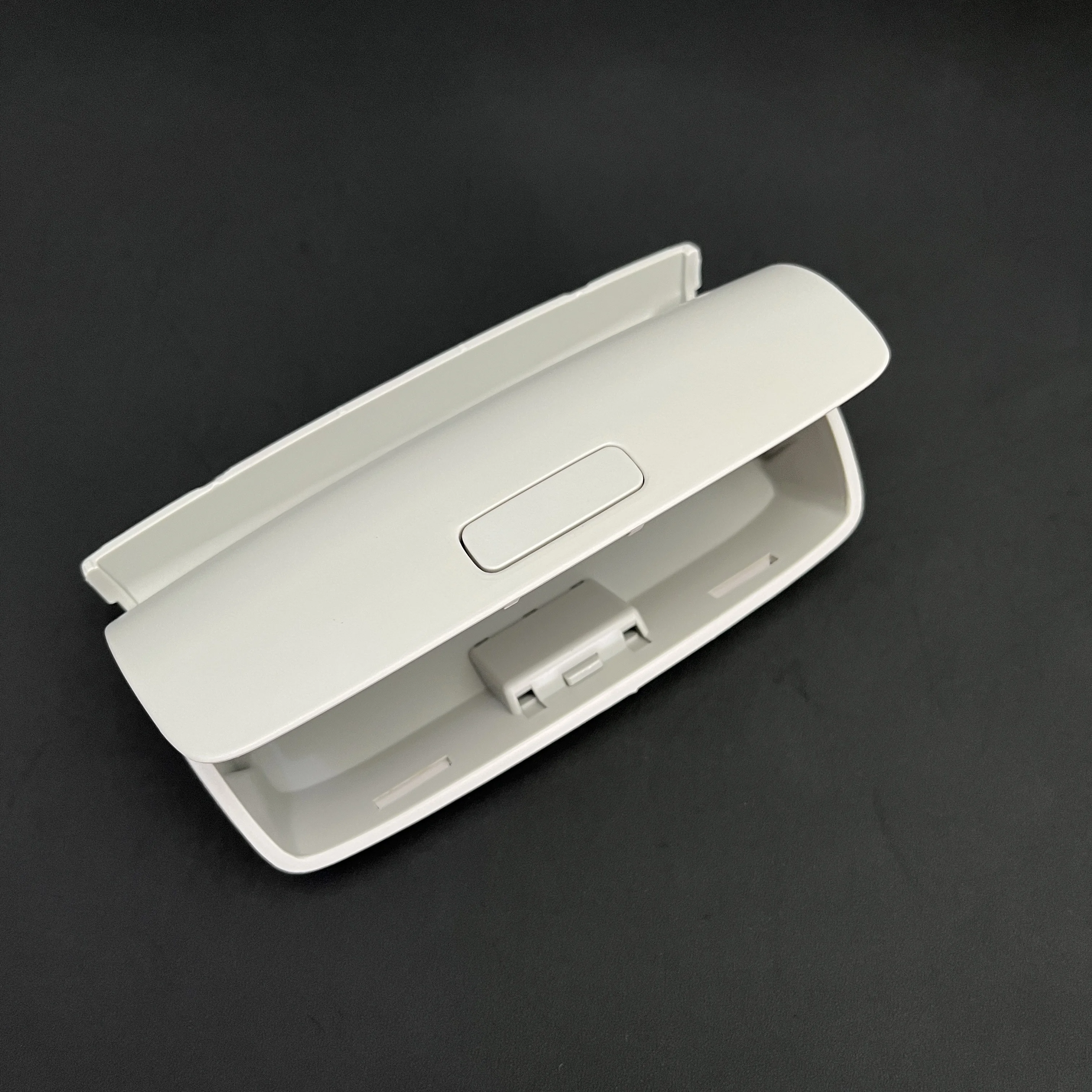 Car Roof Sun Glasses Box Case Holder For VW Tiguan Passat B6 B7 CC Golf 6 5 MK6 Jetta MK5  Skoda Yeti Superb 1KD868837