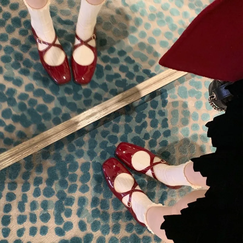 

Spring and Autumn Fashion New Square Head Cross Buckle Flat Bottom Mary Single Shoes Women's Banquet Shoes Wedding Shoes