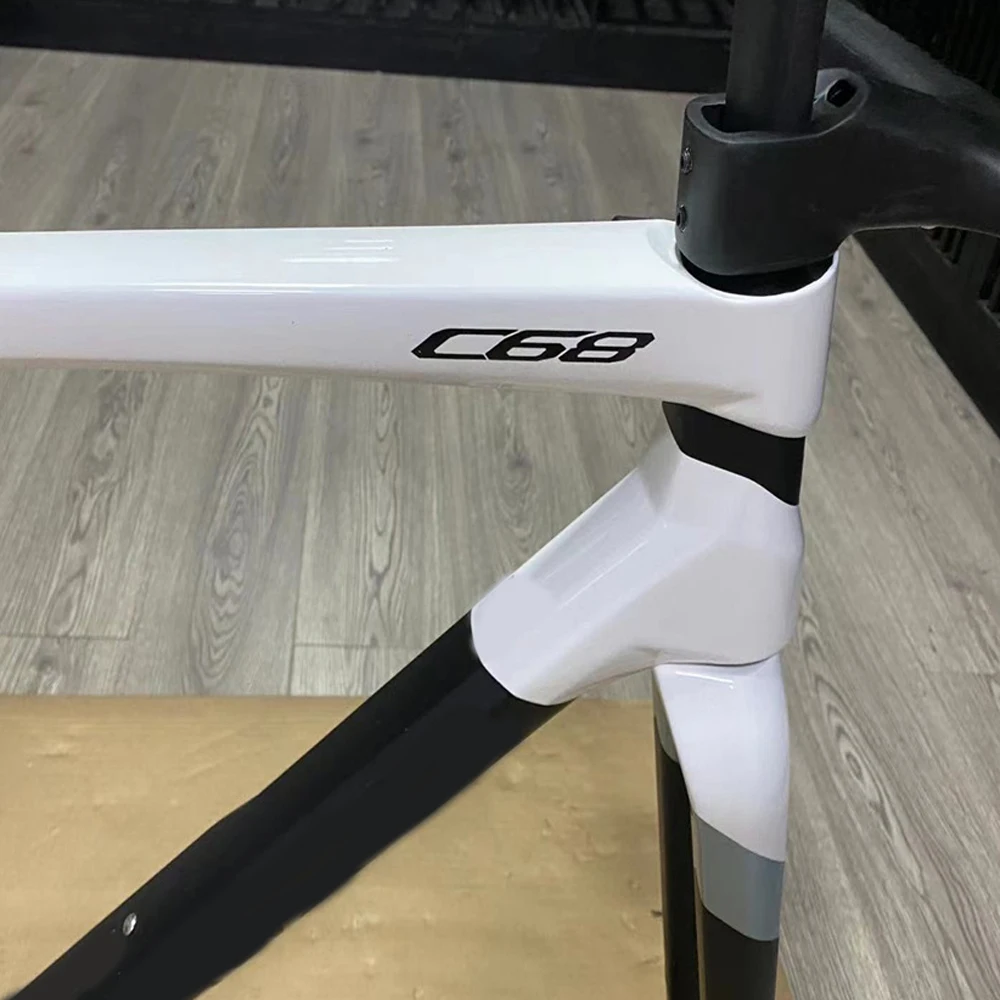 2024 C68 carbon Road frame Disc Brake white blue Bike Frame T47 Full Carbon Road Bike Frame Racing Frame Handlebar