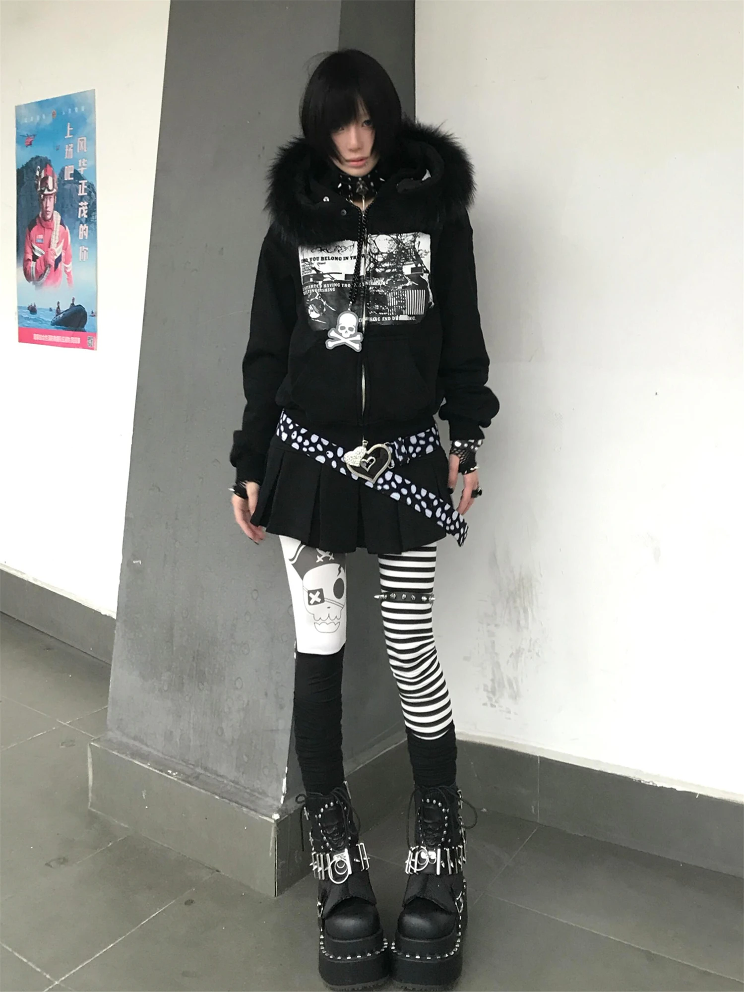Dames gothic punk hoodie met rits, zwarte nepbontkraag, grafische print sweatshirt, Y2K grunge streetwear casual top ﻿