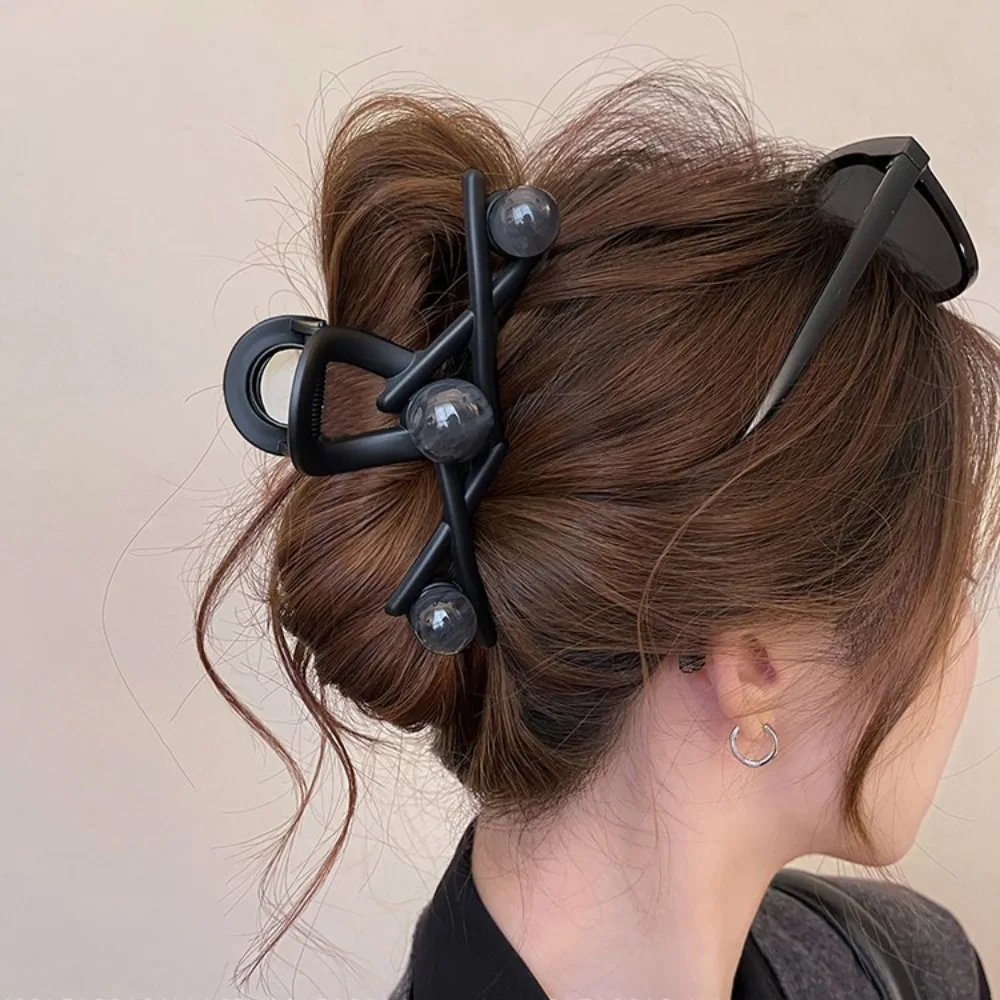 

Hairpin Matte Pearl Hair Claw Plastic Korean Style Bead Hair Grab Hollow Ponytail Holder Large Shark Clip Ladies