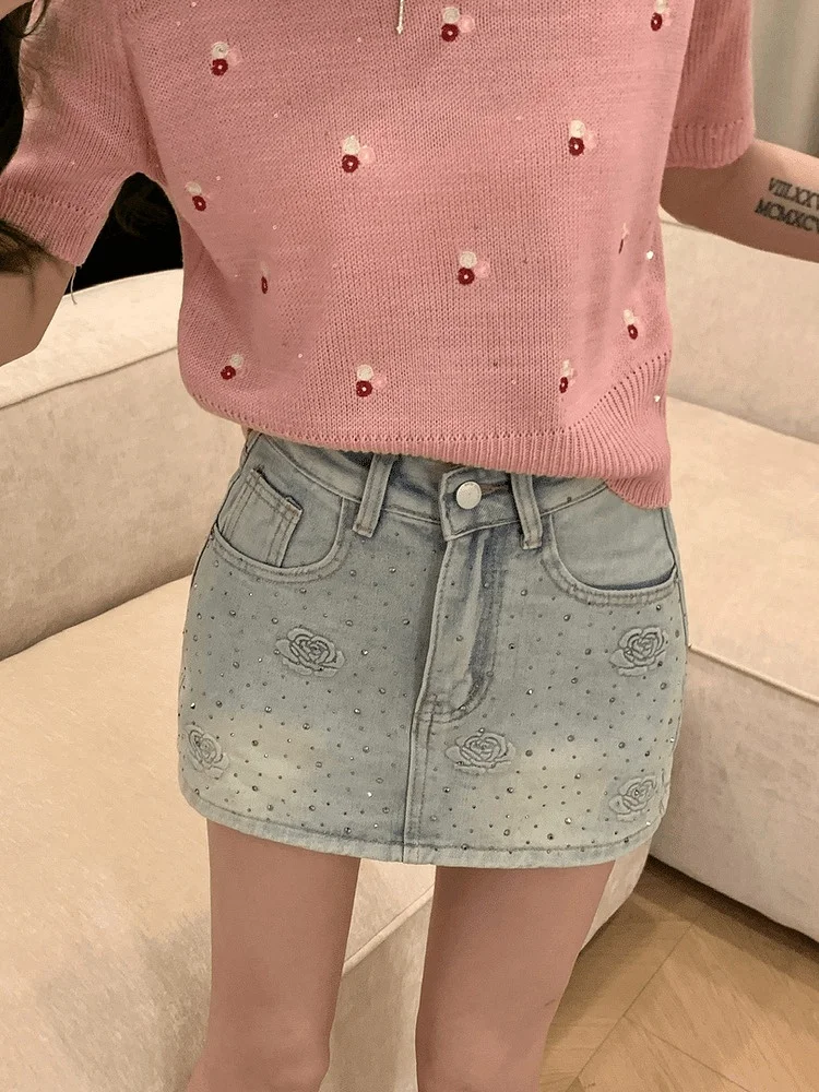 

Модная укороченная юбка с вышивкой розами, блестящими стразами, в ретро-стиле, сексуальная, для девушек, лето 2024, с завышенной талией, А-силуэт