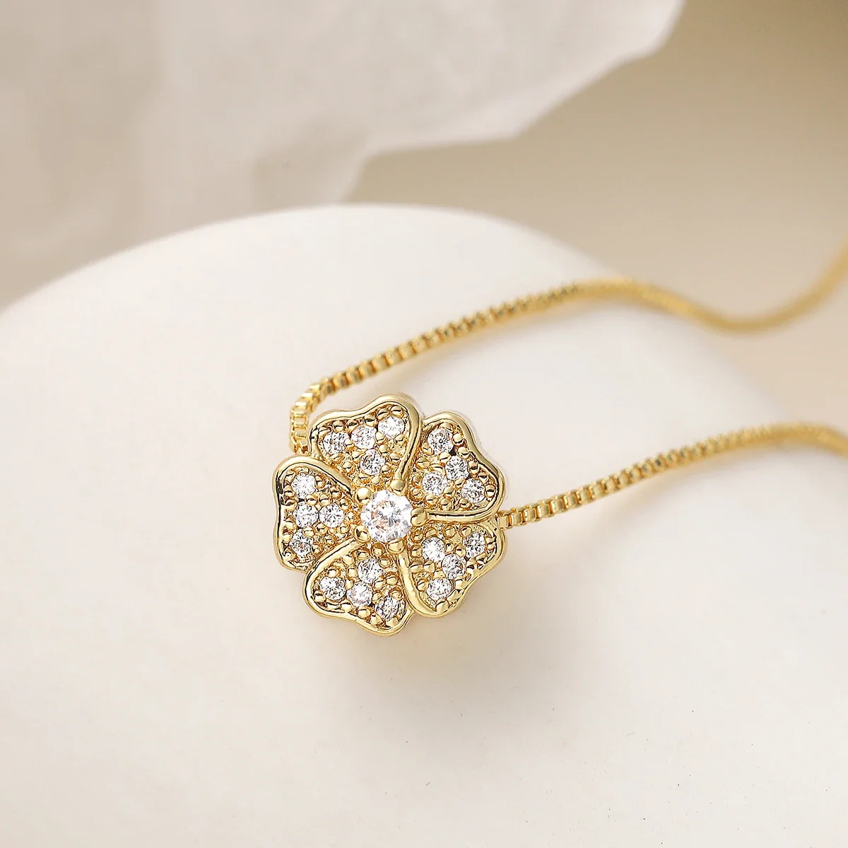 NEWBUY Stylish Minimalist Design Lucky Fish/Five-Leaf Clover Pendant Necklaces For Women Jewelry for Daily Outfits
