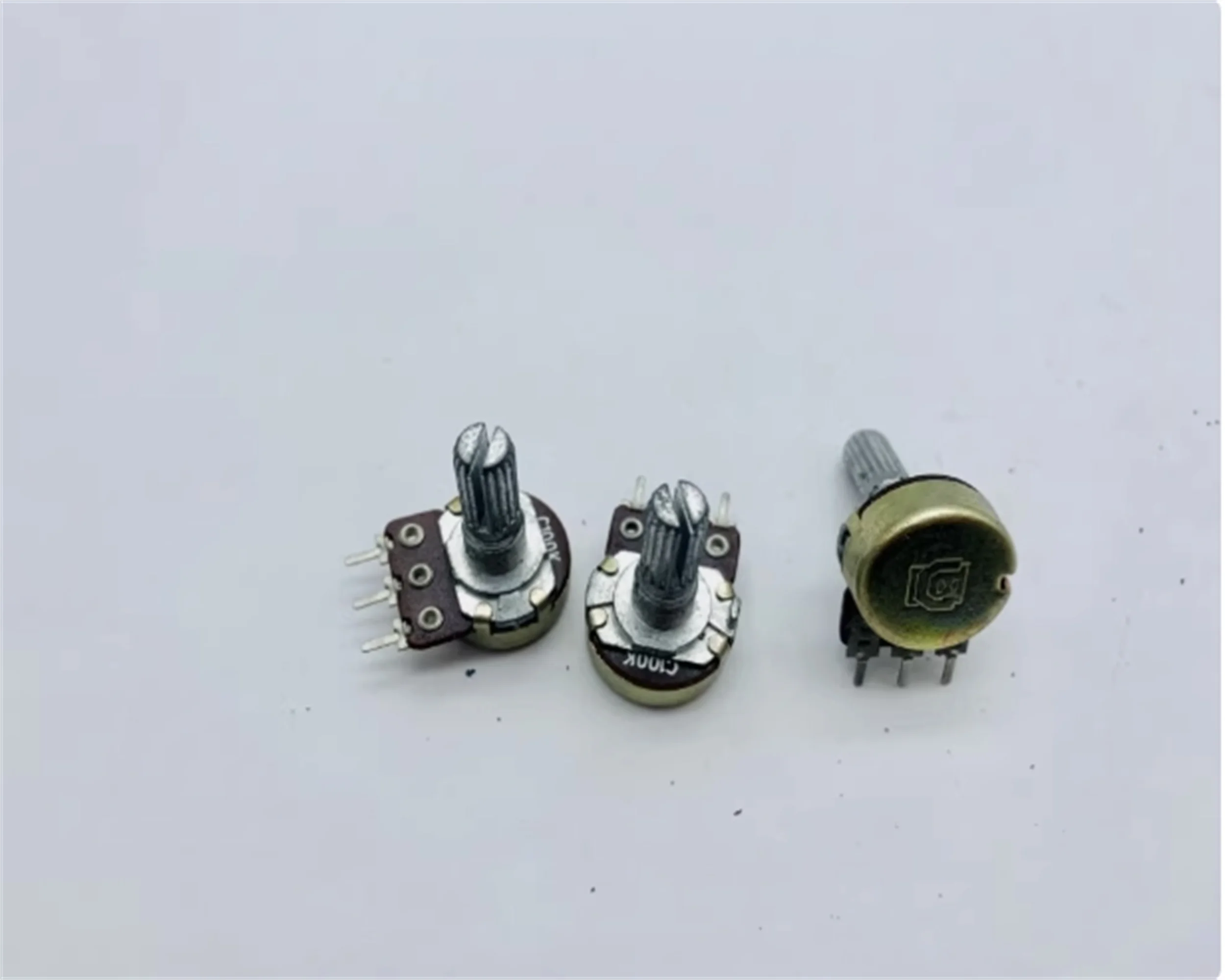 1 piece of high-quality RK16 single link potentiometer C100K, shaft length 20MM serrated