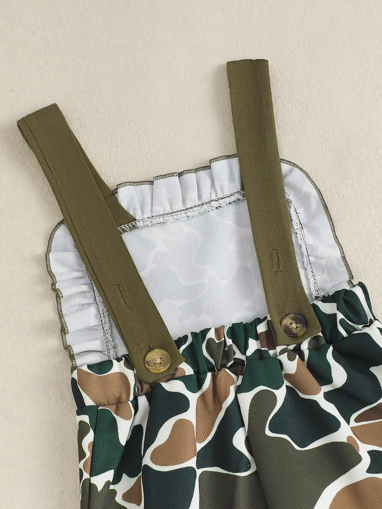 Baby Mädchen Camouflage Gemusterte Rüschen Trim Latzhose Kinder Mode Militär Druck Denim Hosen für Kleinkinder – Detail 4