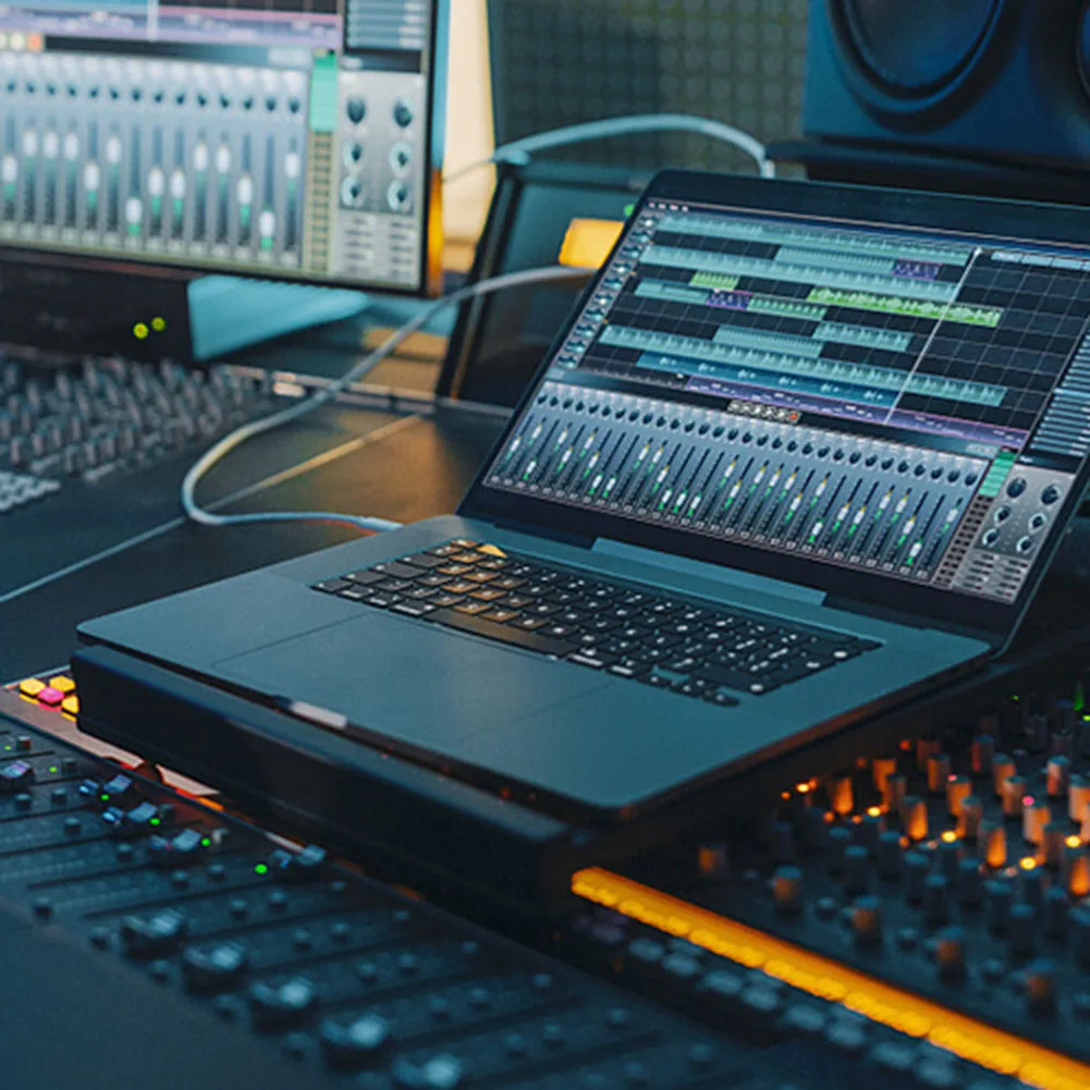 

Портативная MIDI-клавиатура с питанием от батареи и различными способами подключения, включая прямое беспроводное соединение.