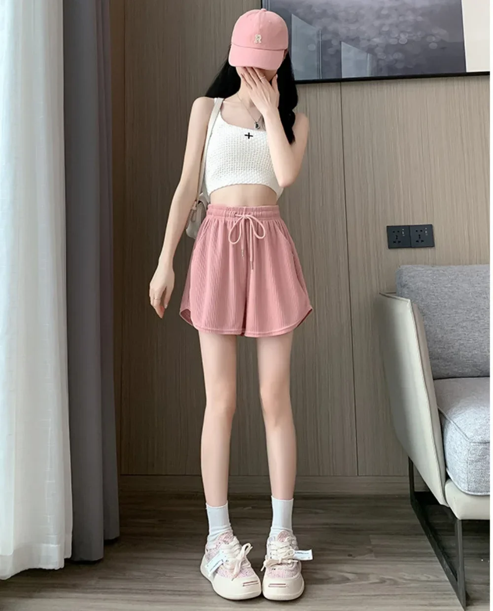 شورت رياضي نسائي عصري برباط غير رسمي جديد لعام 2025 شورت صيفي فضفاض مناسب عالي الخصر لليوجا على شكل حرف a مستقيم الساق