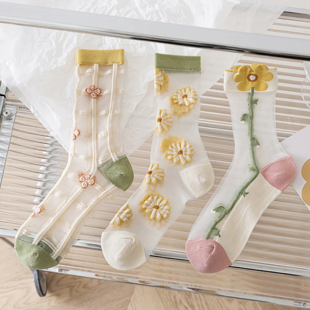 Chaussettes d'été Ultra-fines et respirantes en soie cristal pour femmes, chaussettes longues transparentes en Nylon, broderie florale, mignonnes en dentelle