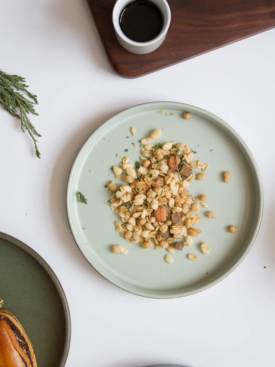 

Японская матовая керамическая тарелка из грубого фарфора, ретро-зеленая посуда, поднос для подачи блюд западной кухни, дзен-стиль