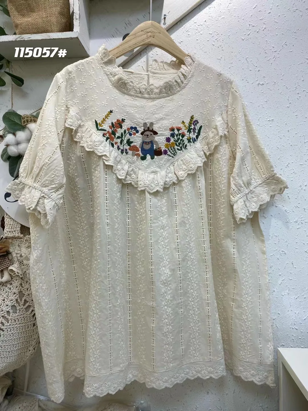 

Хлопковая блузка с коротким рукавом, вышивкой и воротником-стойкой для женщин больших размеров, в студенческом стиле