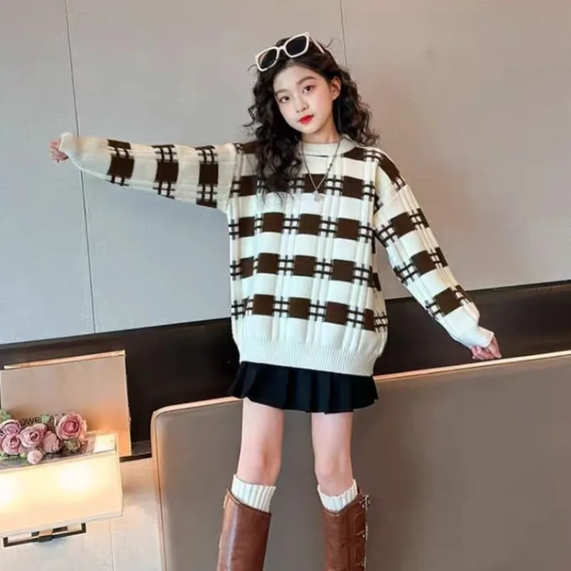 2025 New Korean-inspired Kids' Checkered Floral Sweater - Warm Round Neck Knitwear for Toddler Girls, Cozy Winter Outfit