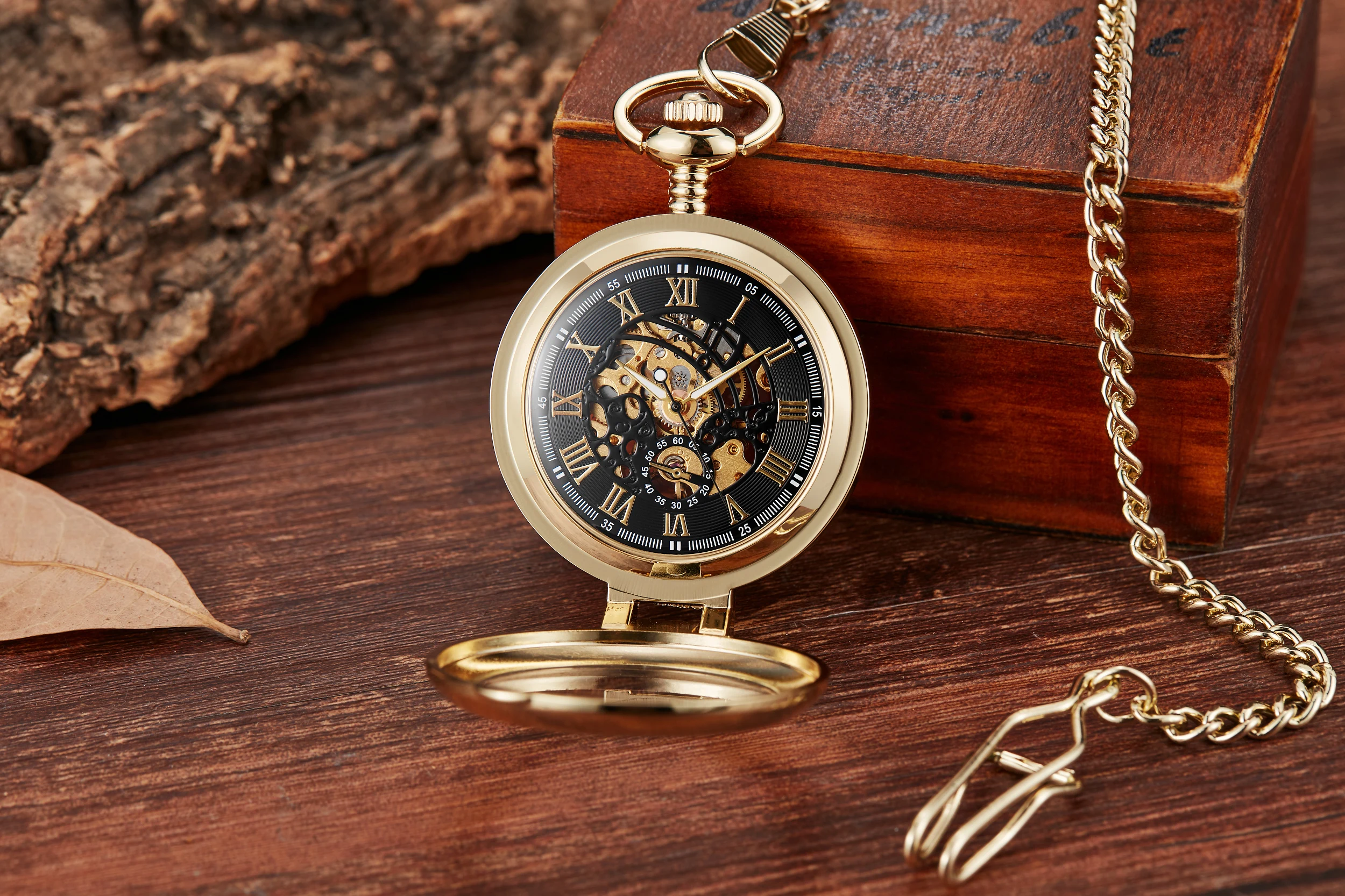 Vintage Luxury Mechanical Pocket Watch Men Xmas Gift Retro Hand-Winding Movement Roman Numerals Display Manual Pocket Timepiece