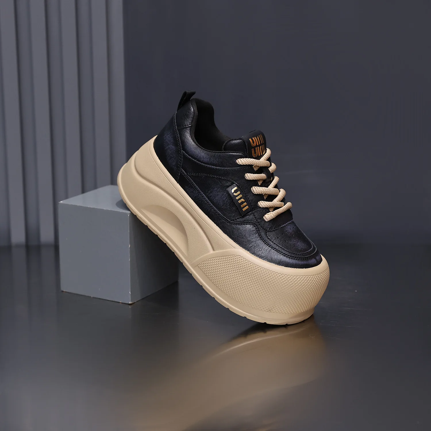 Board shoes women's 2025 autumn new style sponge cake thick sole height increasing ugly cute bread shoes