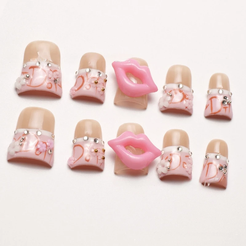 10個入り ショートダックビルプレスオンネイル 3Dピンクリップレターつけ爪 Y2Kラインストーンデコレーション ハンドメイドネイル スパイシーガール向け
