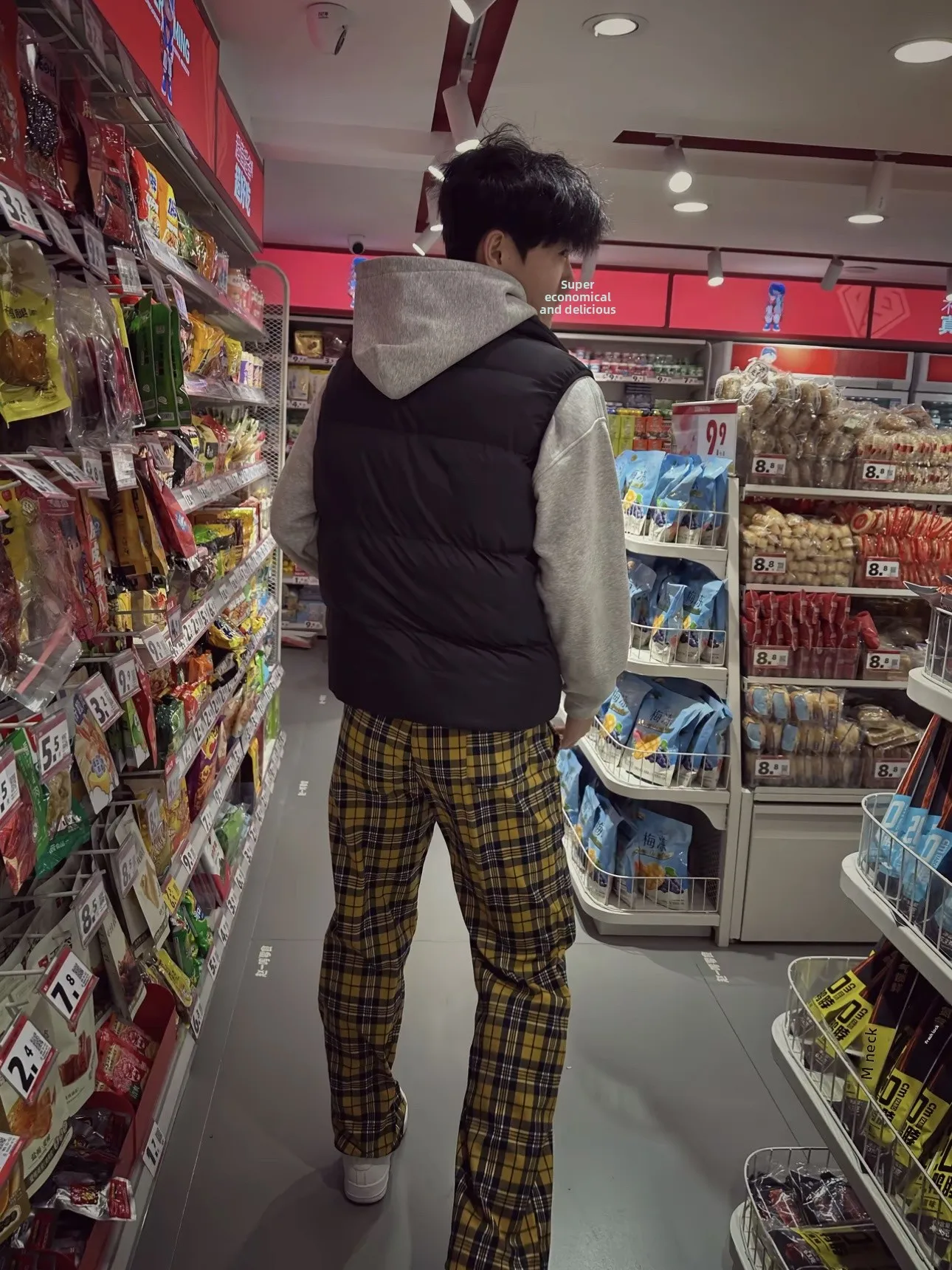 

Мужские повседневные свободные леггинсы в клетку желтого цвета в американском стиле ретро, повседневные универсальные широкие брюки для ленивых, прямая трубка