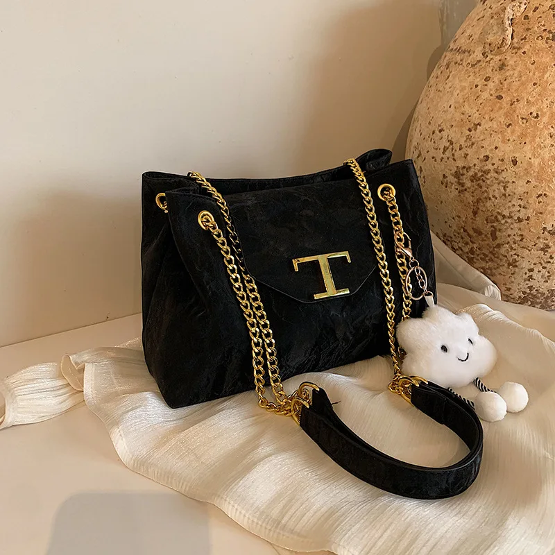 

New Trendy Fashion Chain Tote Bag, Large Capacity High Sense, Paris Fashion Designer Versatile Messenger Women's Commuter Bag