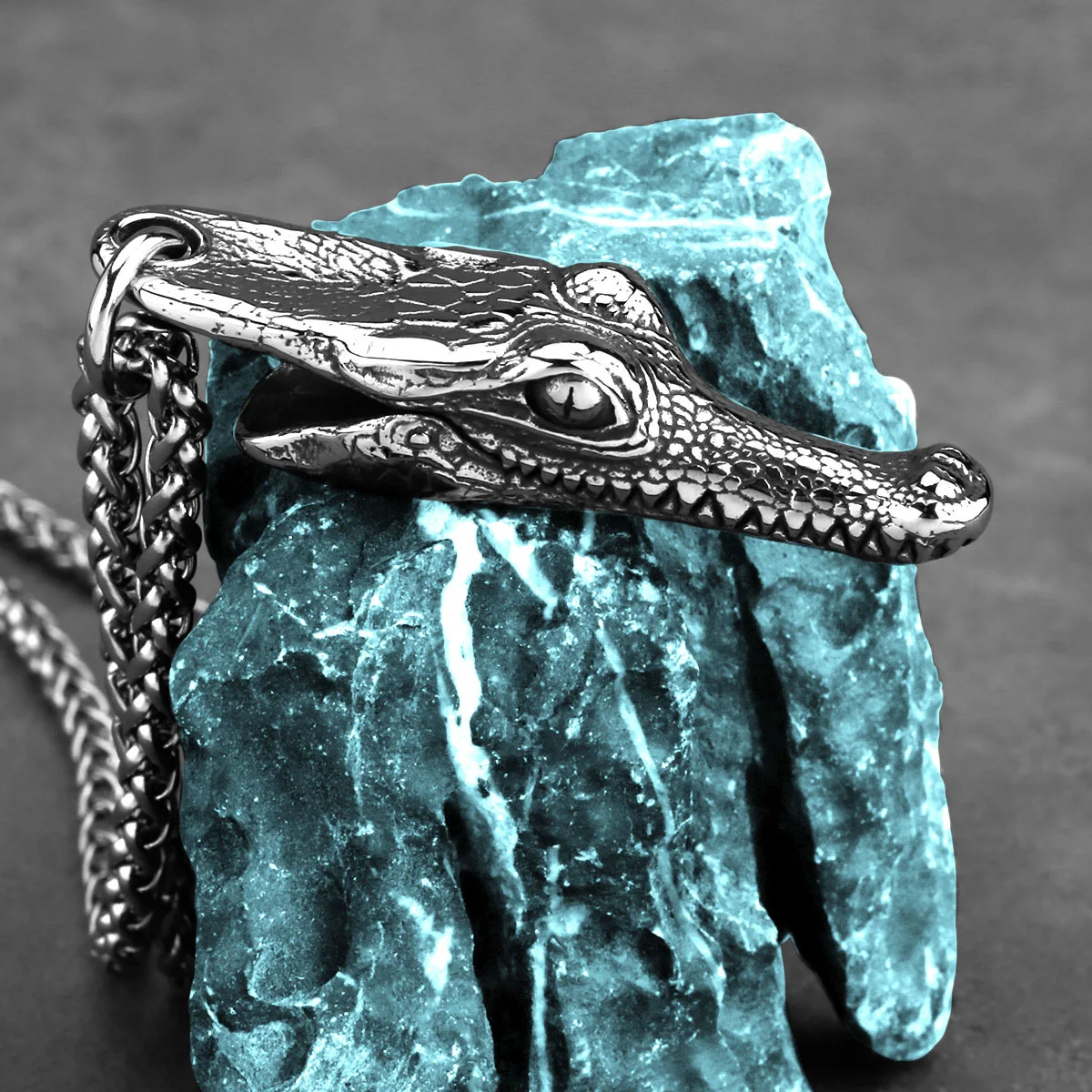 

Stainless Steel Animal Big Crocodile Necklace for Men Retro Hip Hop Street Pendant Biker Pendant Necklace Jewelry Wholesale