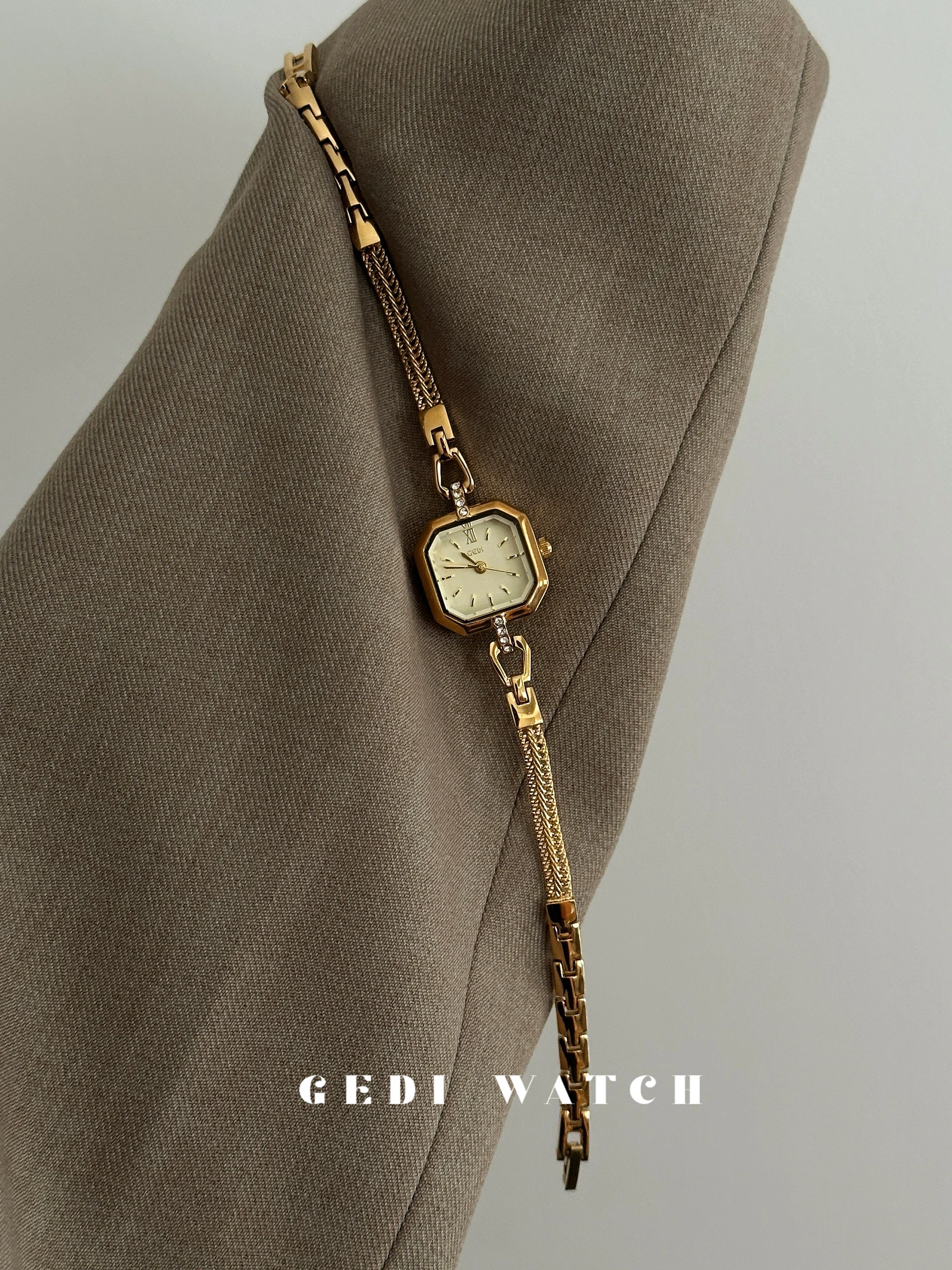 

Retro wine red square small dial watch for women 2025 new light luxury ladies temperament bracelet watch female gift