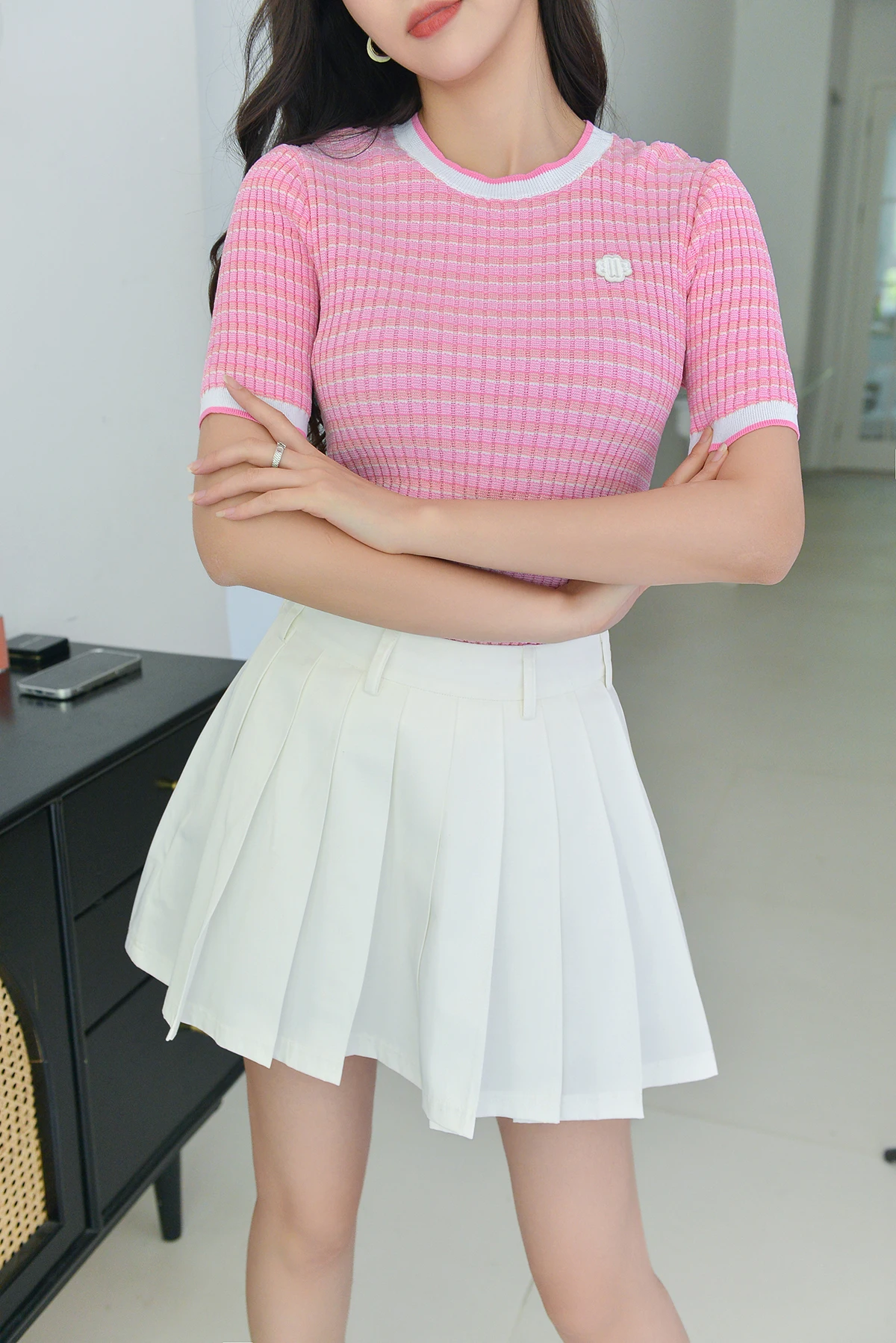 เสื้อยืดไหมพรมลายสก็อตสีชมพูหวาน สไตล์แฟชั่นสำหรับผู้หญิง รุ่นใหม่ประจำฤดูร้อน ระดับไฮเอนด์