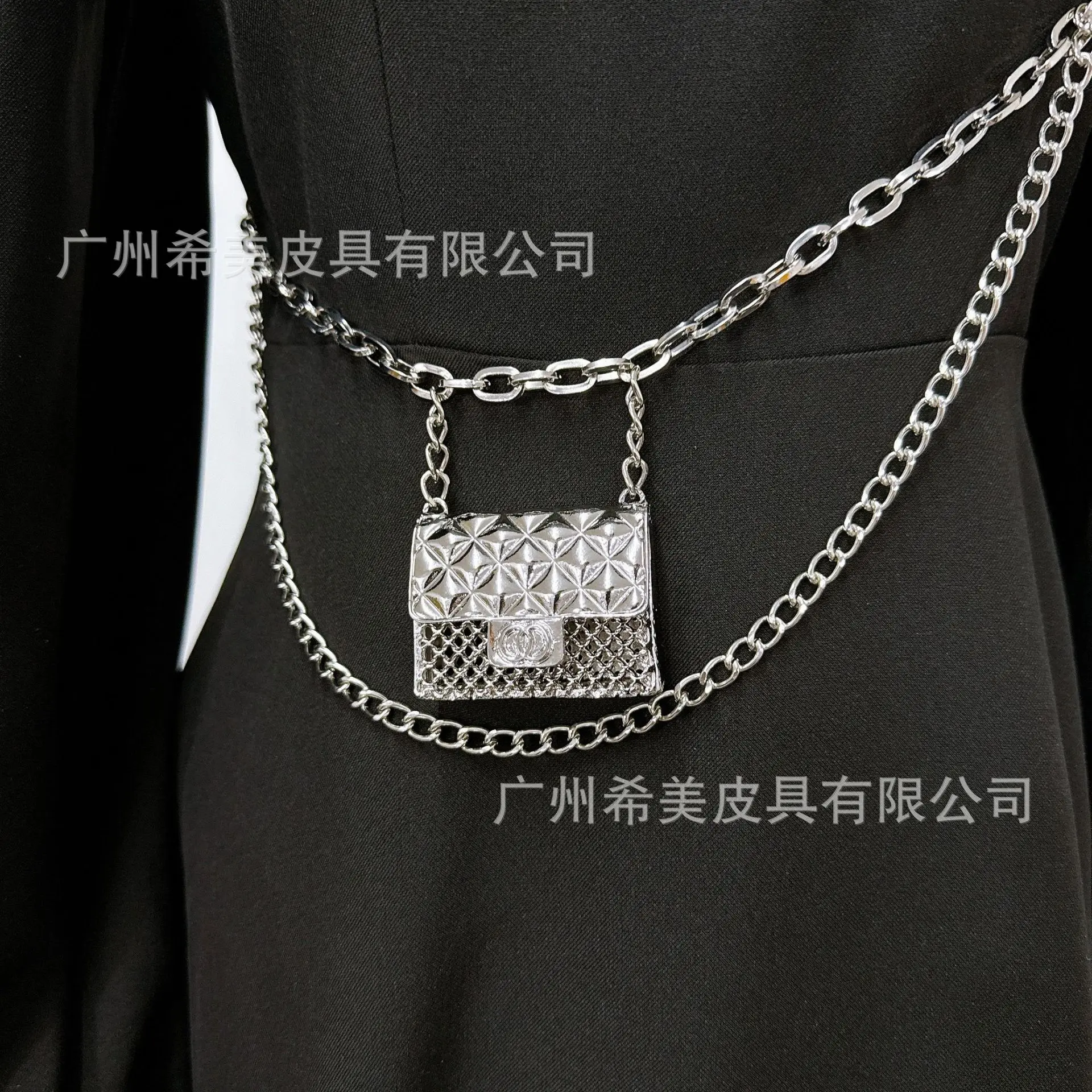 

The Xiaoxiang Waist Chain Bag Exudes A High-end Feel. The Chain Slant Mini Bag Is Decorated with Tassels and Is Versatile