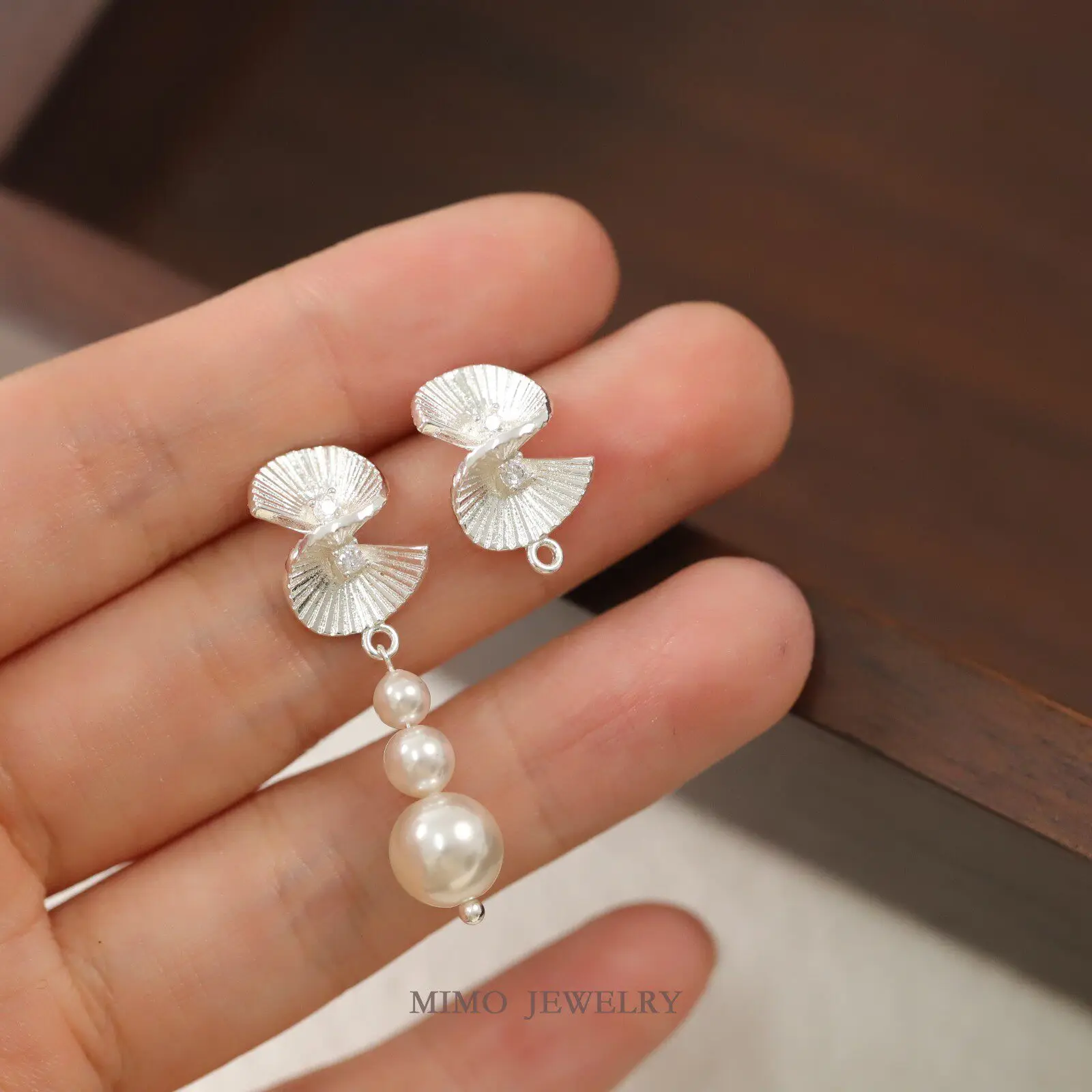 Copper-plated Real Gold, Cold National Style Texture, Fan-shaped Zircon Stud Earrings, Earclips DIY Handmade Accessories