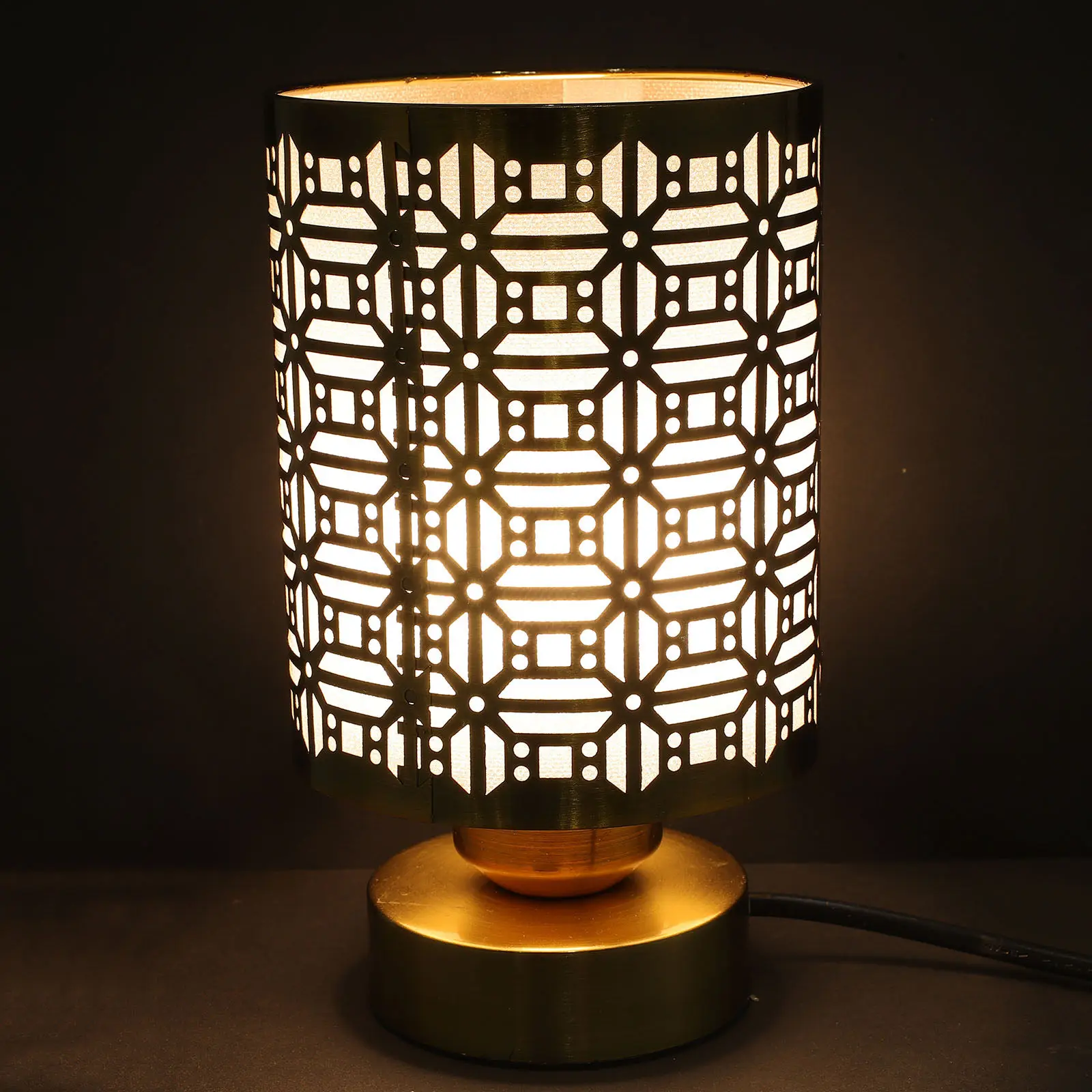 lampara-de-mesa-hueca-de-bronce-para-dormitorio-sala-de-estar-mesita-de-noche-escritorio-lampara-decorativa-de-acento-luz-ambiental-calida-y-elegante