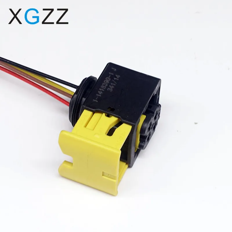 XG7046Y-1.5-21 Tyco Amp 3.5mm 4 Pin Female Waterproof Automotive Electric Connector 1-1418390-1