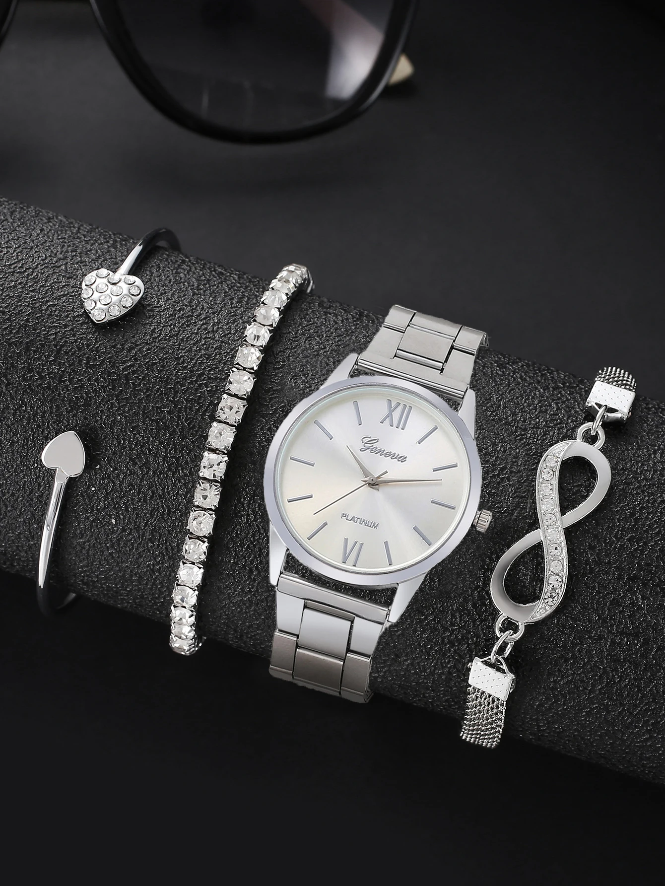 

4-piece set Hot selling men's classic Roman numeral quartz watch, men's high-end steel strip watch, versatile business watch