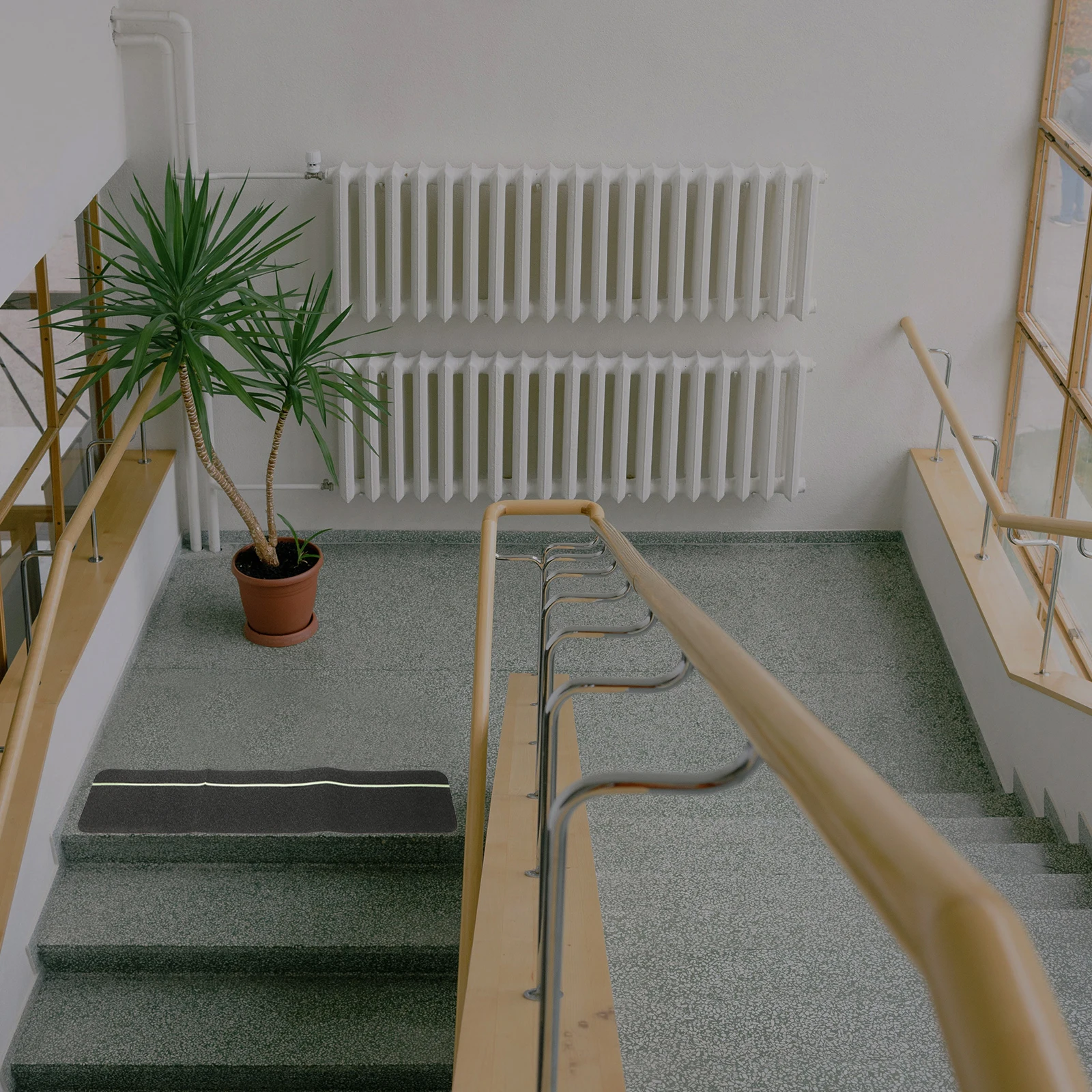 

Non Slip Tapes Black Glow Dark Stair Treads Mats PVC Anti Skid Pads Self Adhesive Traction Stripes Safety Stairs Floors Steps