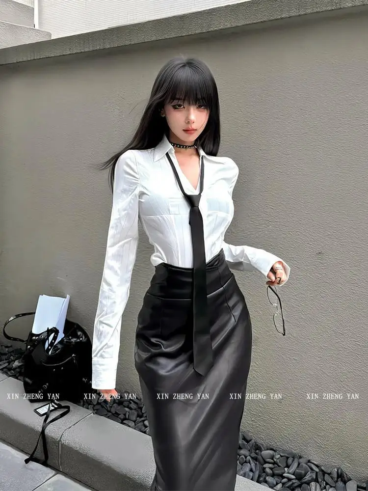 ​ ​ Siren Edge Camisa de manga larga Conjunto de falda de cuero vegano Silueta contorneada de primavera Paquete a medida negro Transitional Chic ​ ​