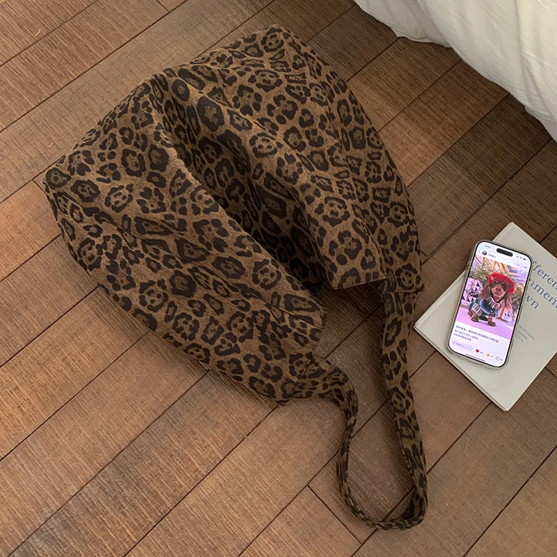 حقائب قماش صوفية كلاسيكية من جلد الغزال للنساء 2026 جديدة بجودة عالية حقيبة كتف نسائية ذات علامة تجارية كبيرة مصممة فاخرة #4