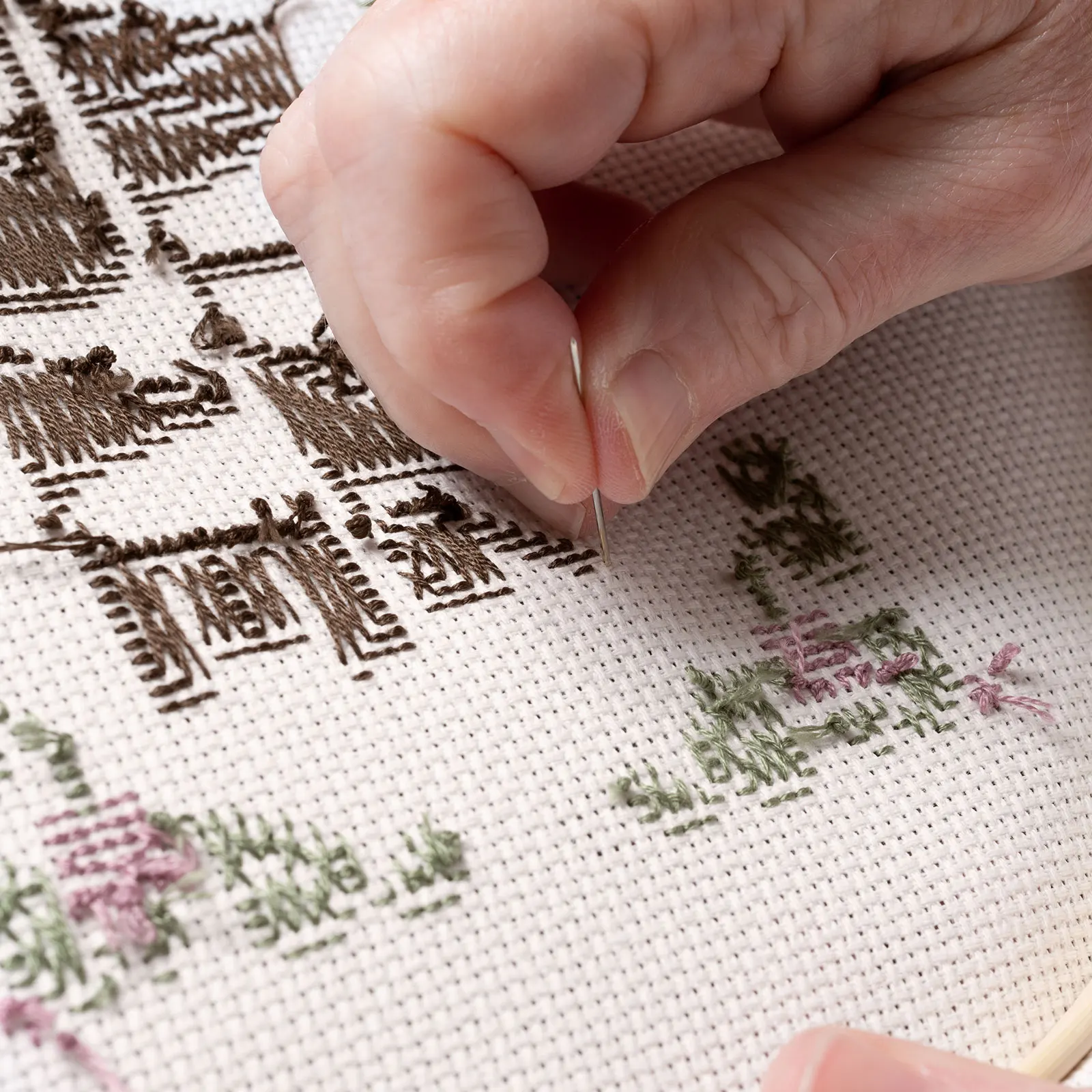 

The Embroidered Wool Punch Needle Embroidery Woman Materials Carpet Stitching Tool DIY Cloth Needlework Sewing