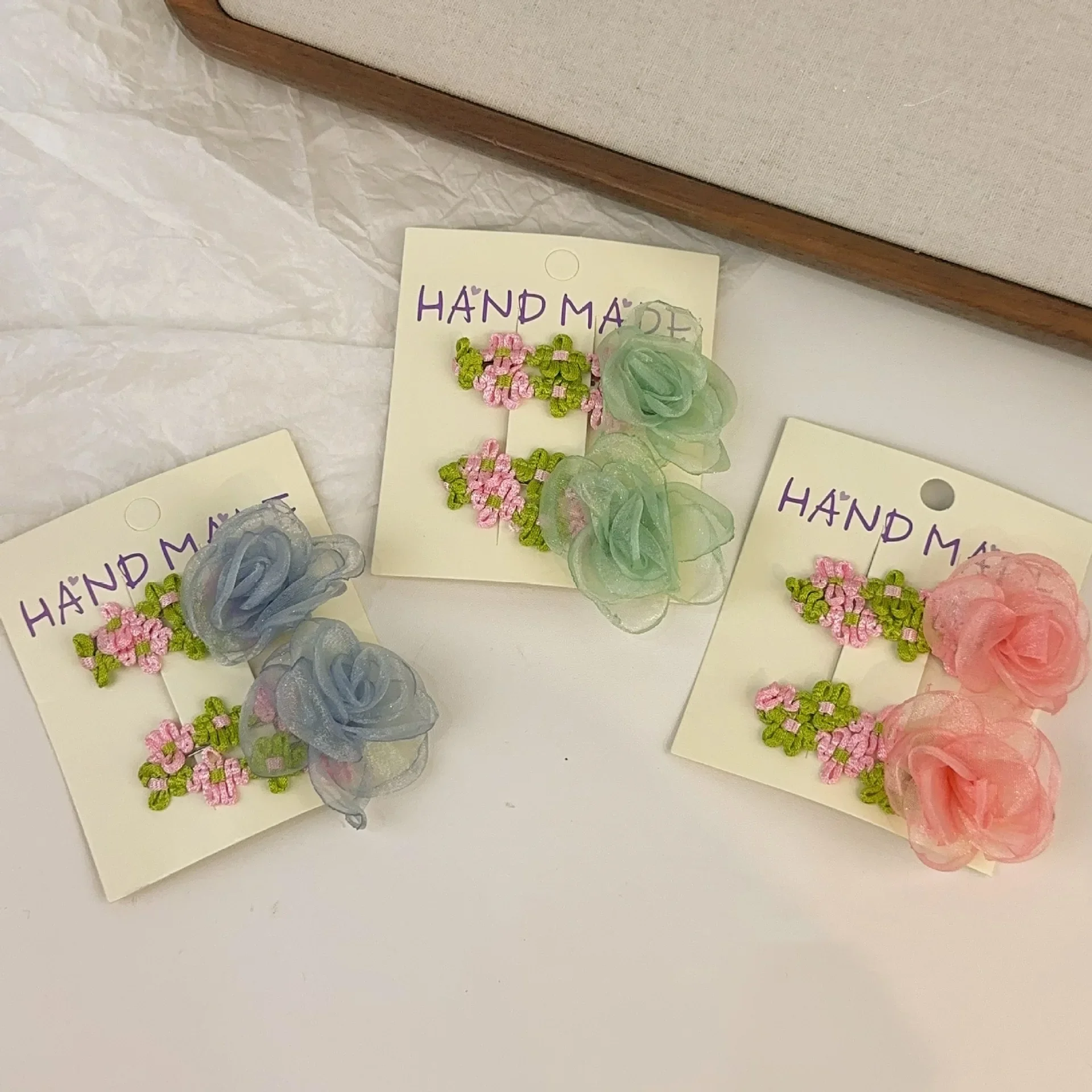 2025 جديد! مشابك جانبية لمحاكاة الكاميليا - دبابيس شعر على شكل زهرة جوية للشعر المكسور والانفجارات للسيدات