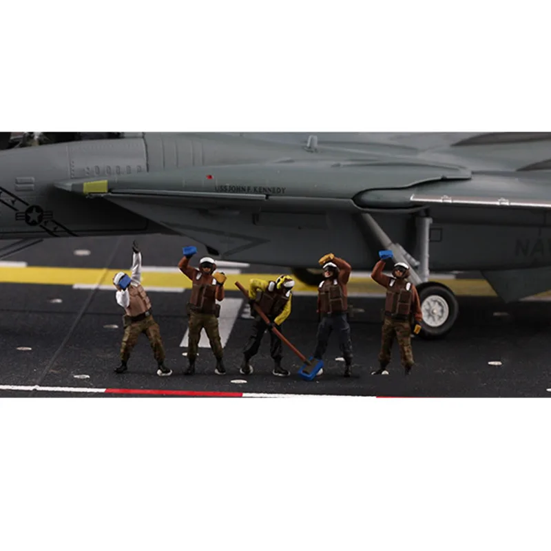 1/72 Scale Model 5pcs United States Navy Aircraft Carrier Hround Service Action Figures Toy DIY Scene Doll Ornament Collection