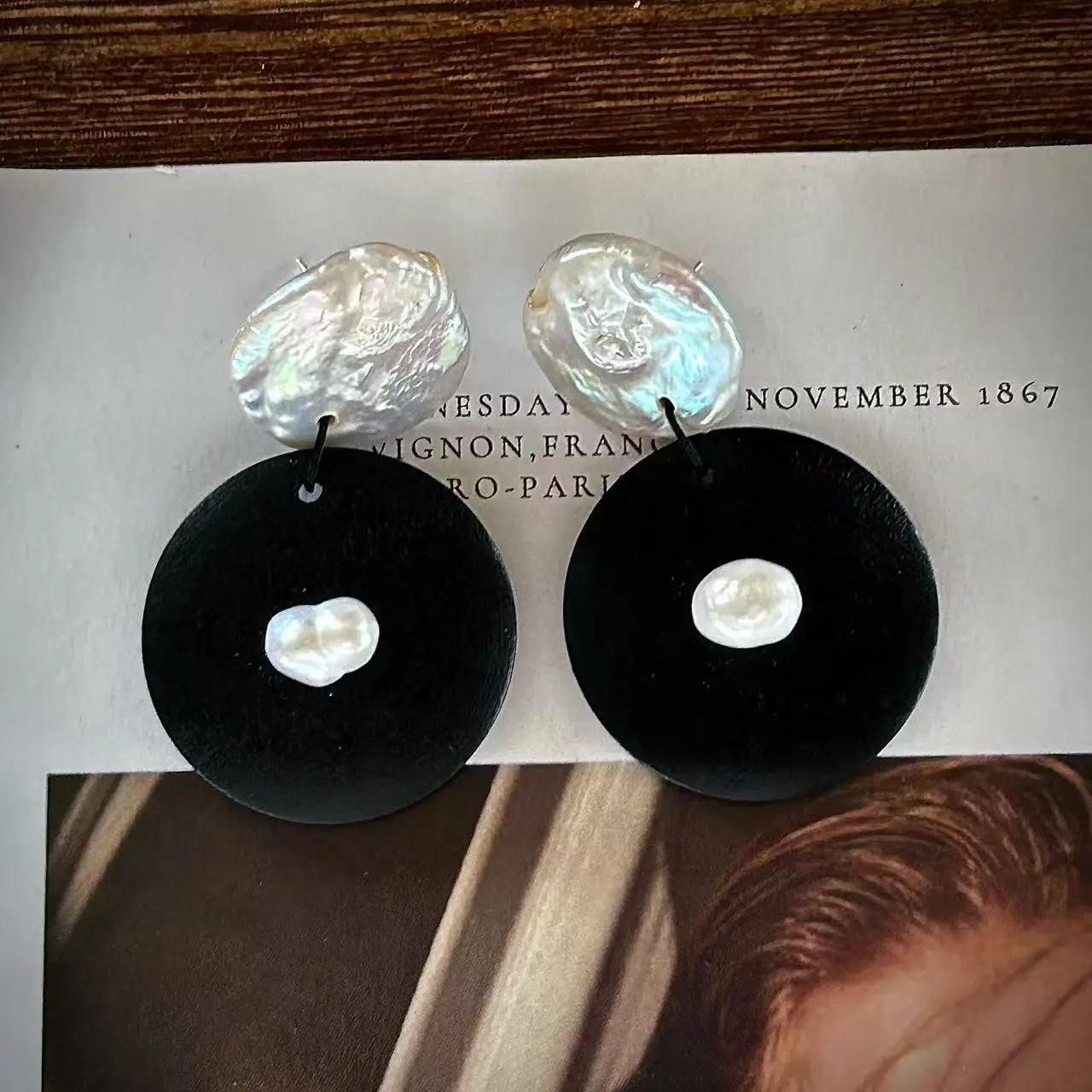 Monies style natural baroque button earrings exaggerated wooden handmade ears, retro niche design earrings
