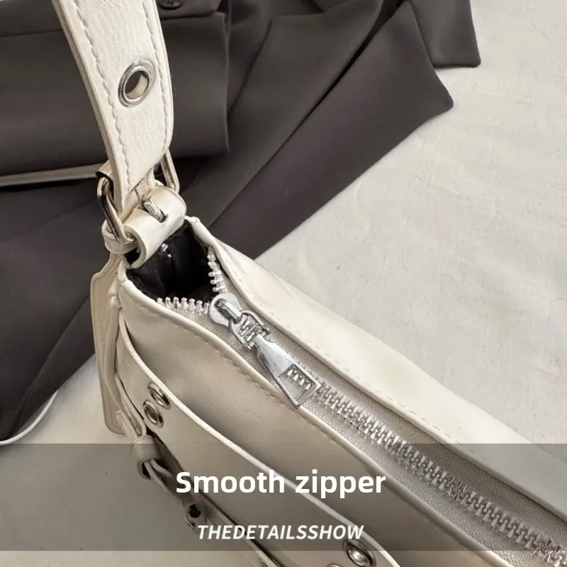 Schicke Y2K Damen-Unterarmtasche mit doppelter Gürtelschnalle, verstellbarem Riemen, trendige, punk-inspirierte Handtasche, für lässige Schultertasche. – Detail 16