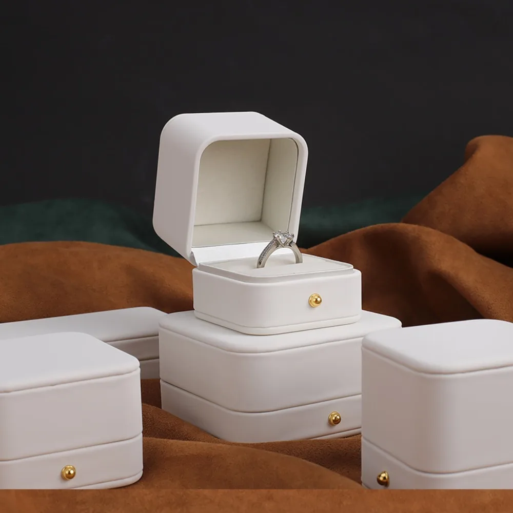 حساسة بو الجلود والمجوهرات هدية مربع الأبيض مواصفات متعددة مجوهرات علبة التعبئة والتغليف الفانيلا بطانة حلقة حالة الزفاف #3