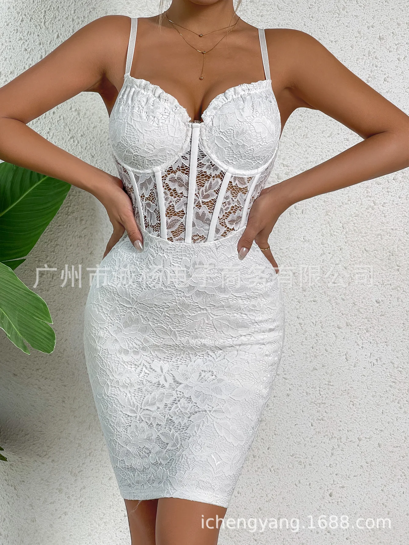 2025 فستان نسائي أنيق موضة جميلة المرأة العميق الخامس الرقبة المنخفضة قطع فتاة الساخنة حزمة الورك فستان جوفاء الدانتيل الربط فساتين