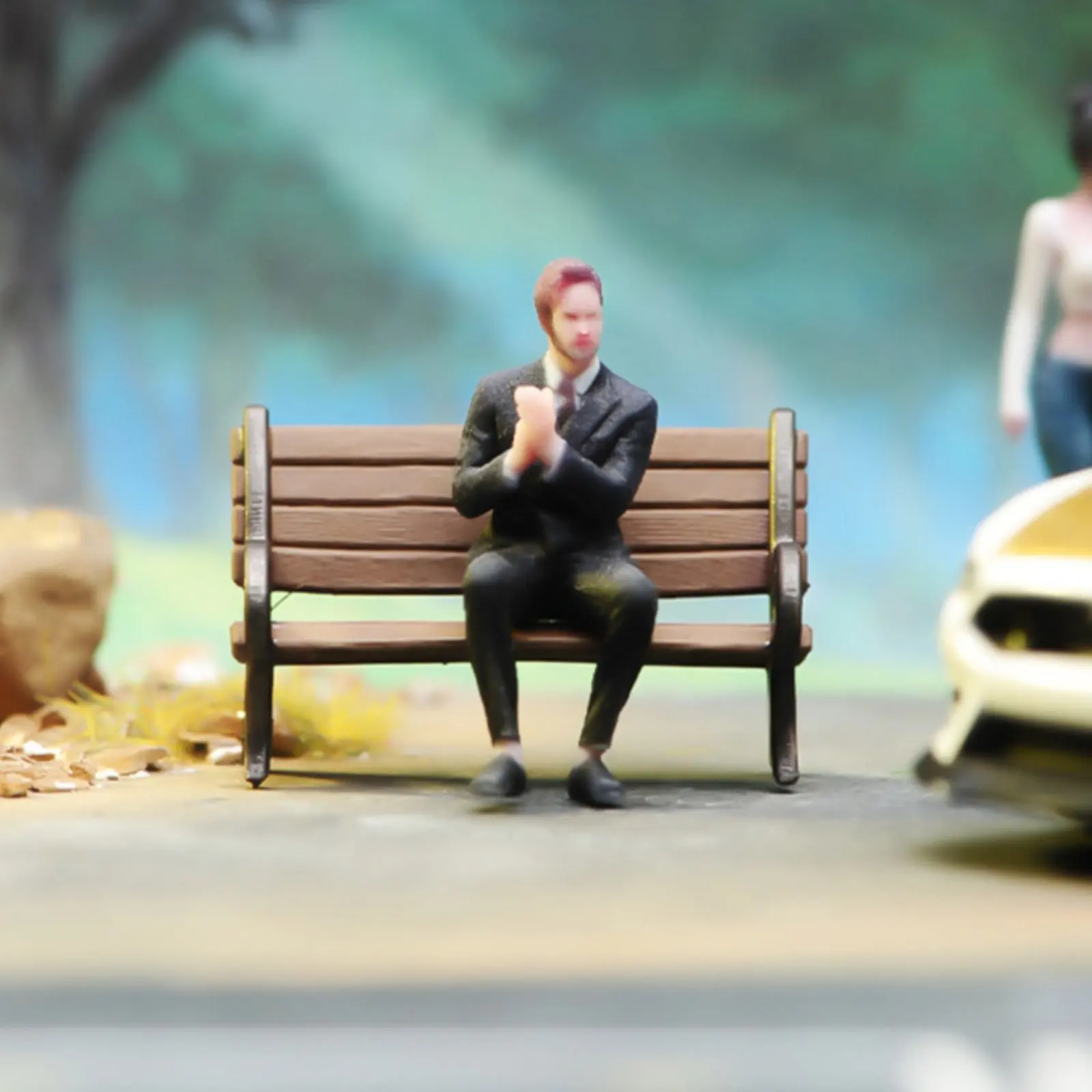 1:64 Scale Sitting Man Figure Three-Dimensional Printed Miniature Man in Suit Miniature Scene Accessory Realistic Features