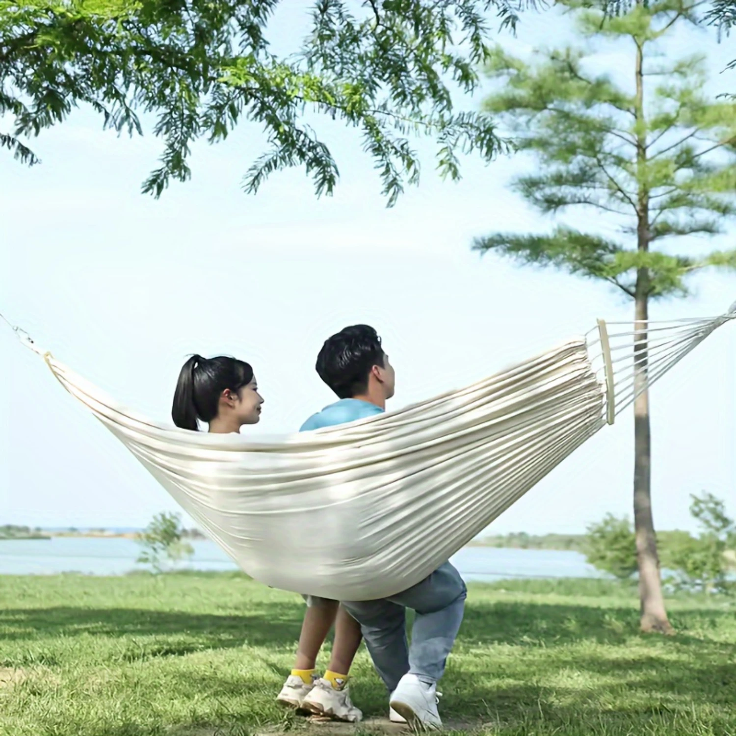 

Travel Camping Striped Canvas Swing: Relax in Style with this Leisure Hammock Perfect for Outdoor Adventures!