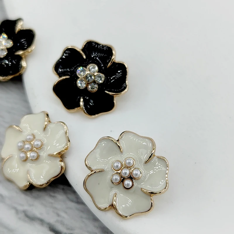 20MM Black White Flower Design Fashion Shank Buttons Wholesale Pearl Rhinestone Bead Luxury Decor Metal Sewing Accessories DIY