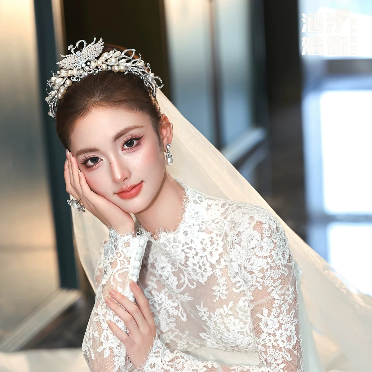 

Новый головной убор с короной для невесты и тяжелой мастерской, аксессуары для свадебного платья с жемчугом мандарина и лебедя