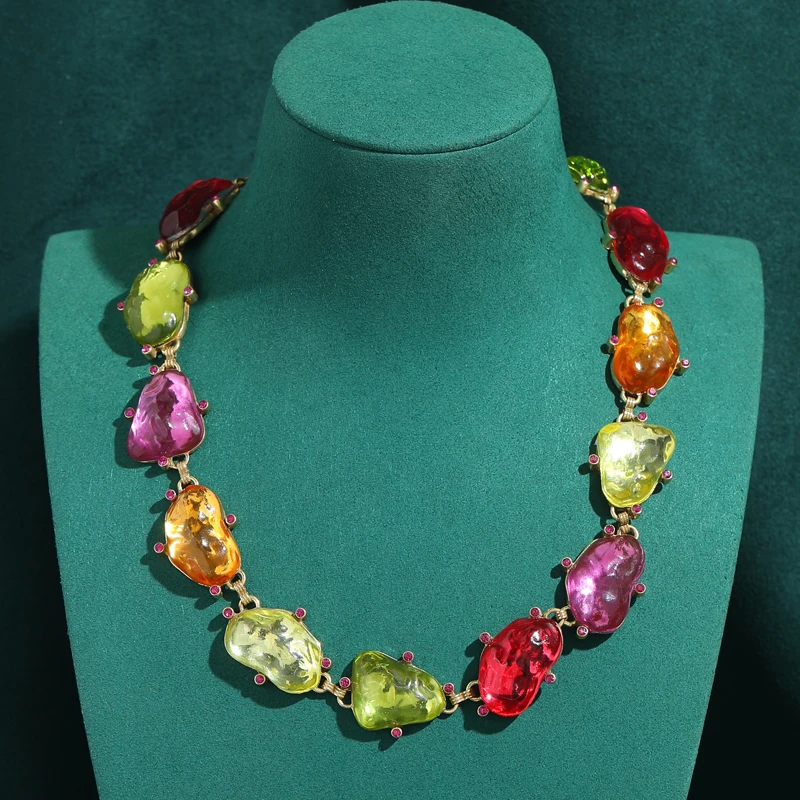 

Women Vintage Rhinestone Colorful Candy Necklace Irregular Bright Style Antique Gold Plated Quality Designer Bridesmaid Jewelry