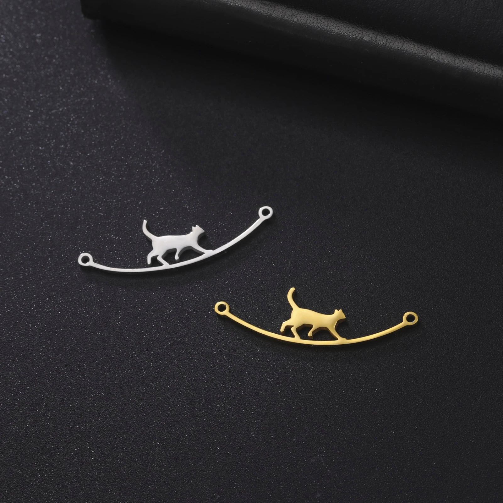 Amaxer 5pcs Walk the Rope Cat Pendant For Jewelry Making Supplies DIY Anklet Bracelet Necklace Components Cute Metal Accessories