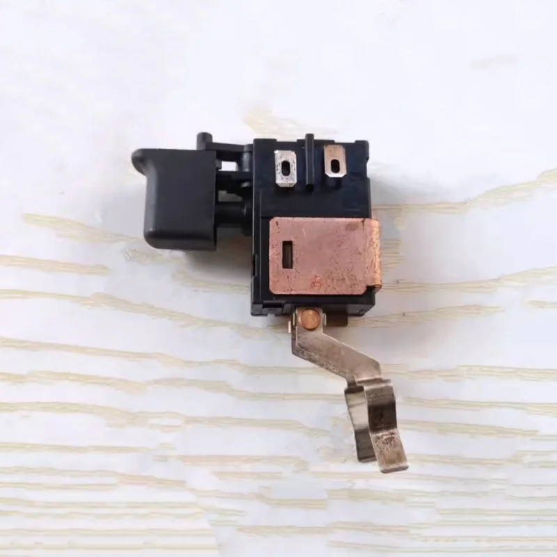 

Original 18V Switch C3SA-3 for Hitachi DS18DVB2 Power Tool Accessories